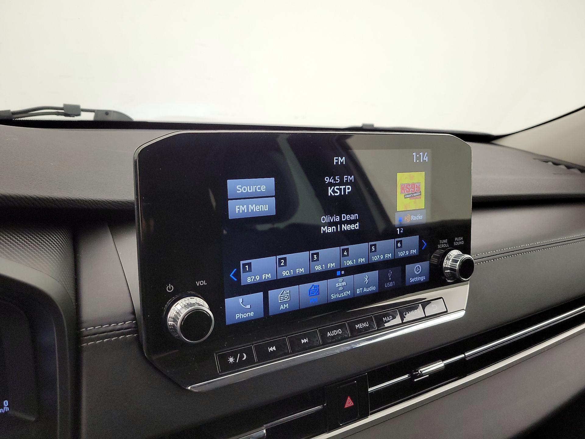 Thumbnail: 2023 Mitsubishi Outlander - 16