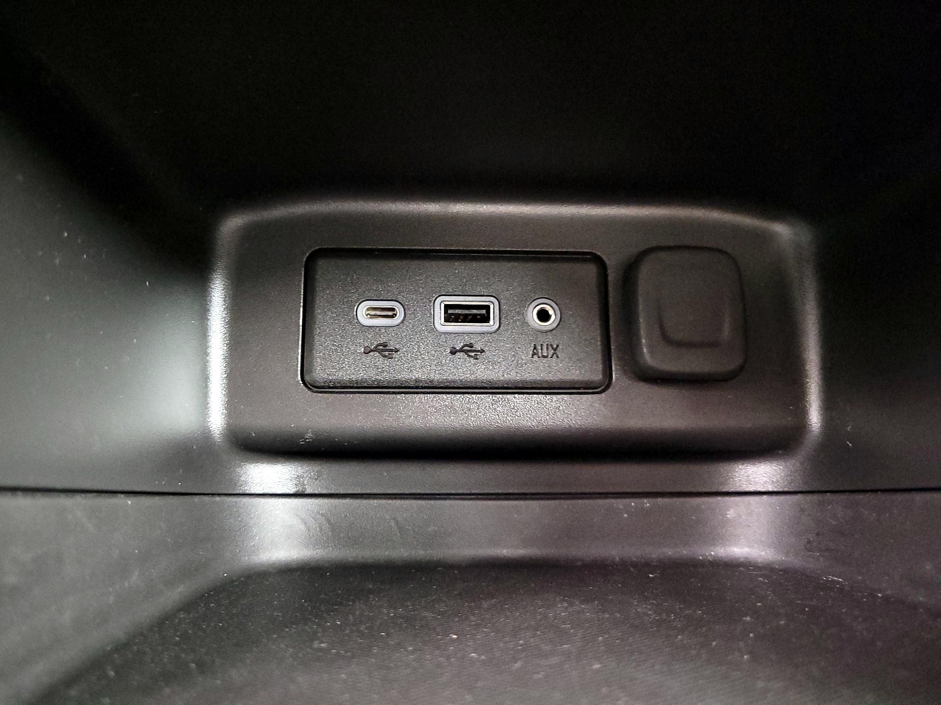 Thumbnail: 2022 Chevrolet Equinox - 18