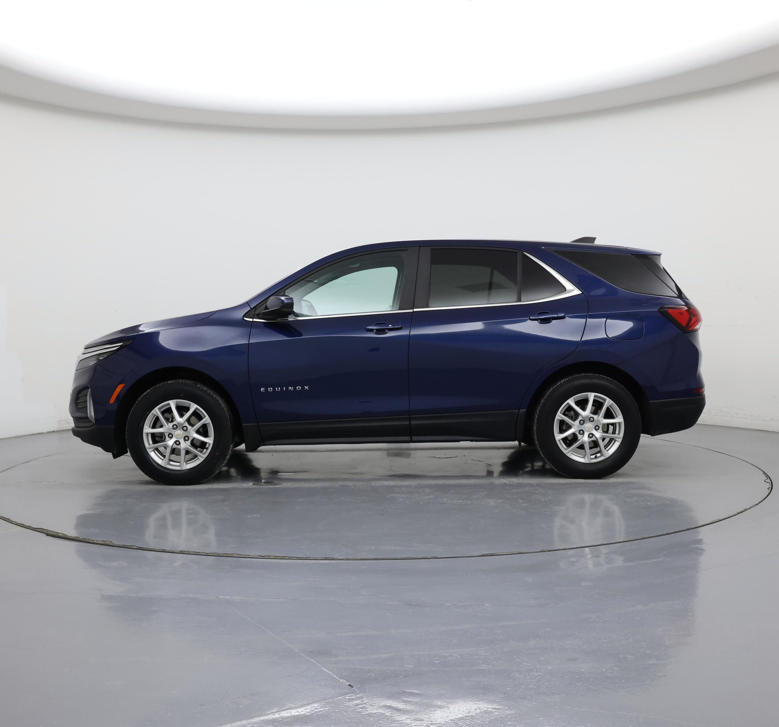 Thumbnail: 2022 Chevrolet Equinox - 3