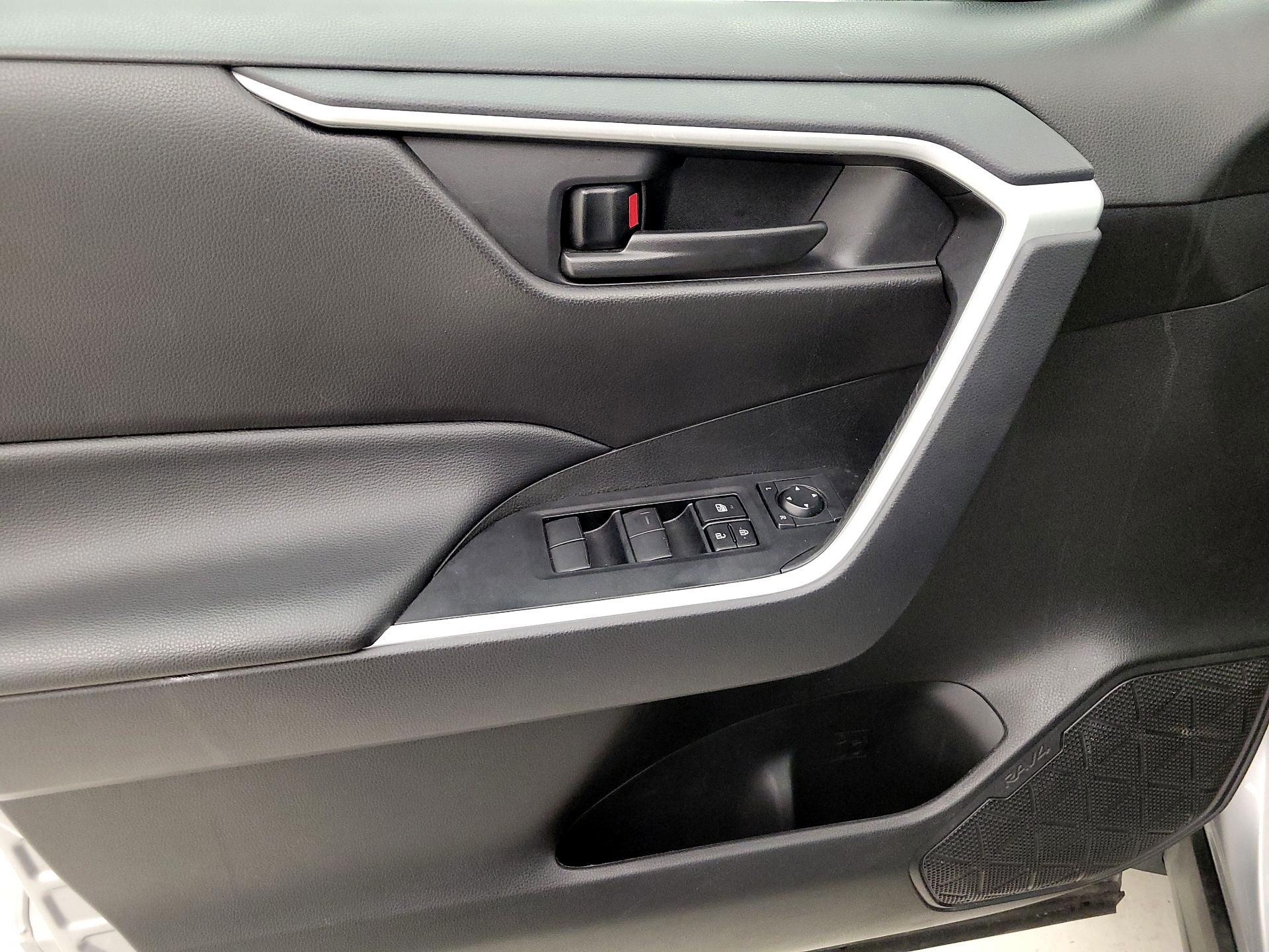 Thumbnail: 2025 Toyota RAV4 - 12