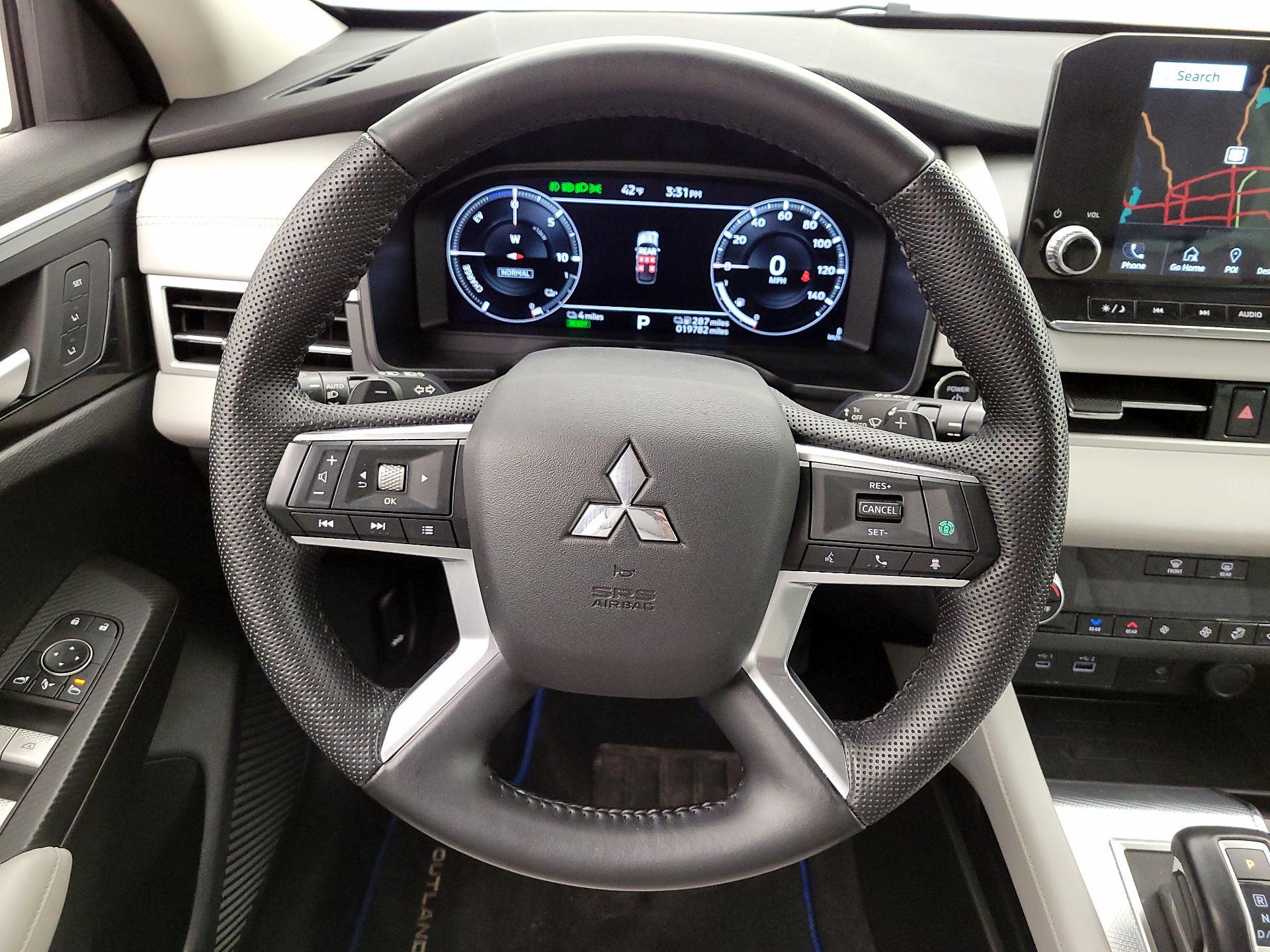 Thumbnail: 2023 Mitsubishi Outlander - 10