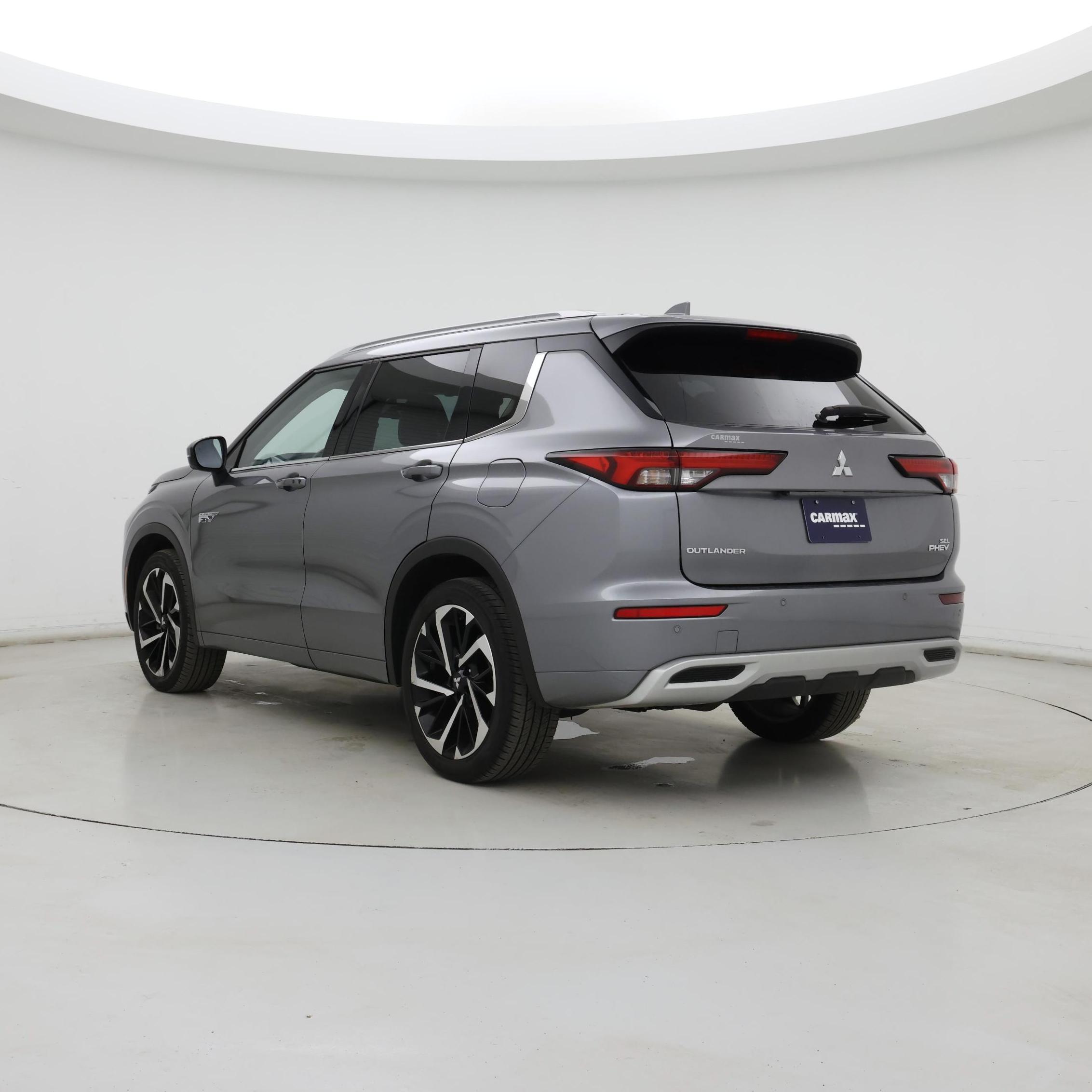 Thumbnail: 2023 Mitsubishi Outlander - 2