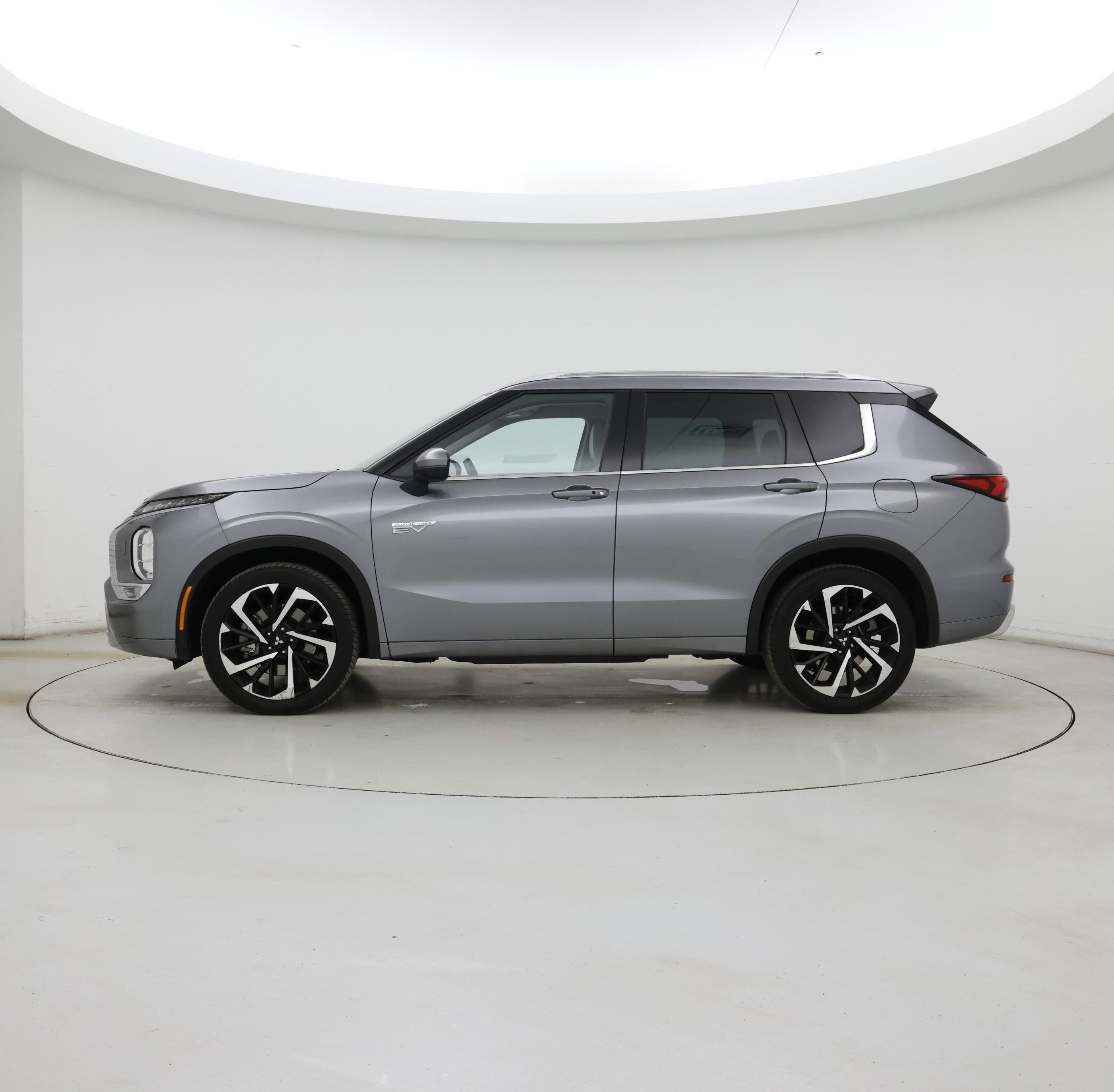 Thumbnail: 2023 Mitsubishi Outlander - 3