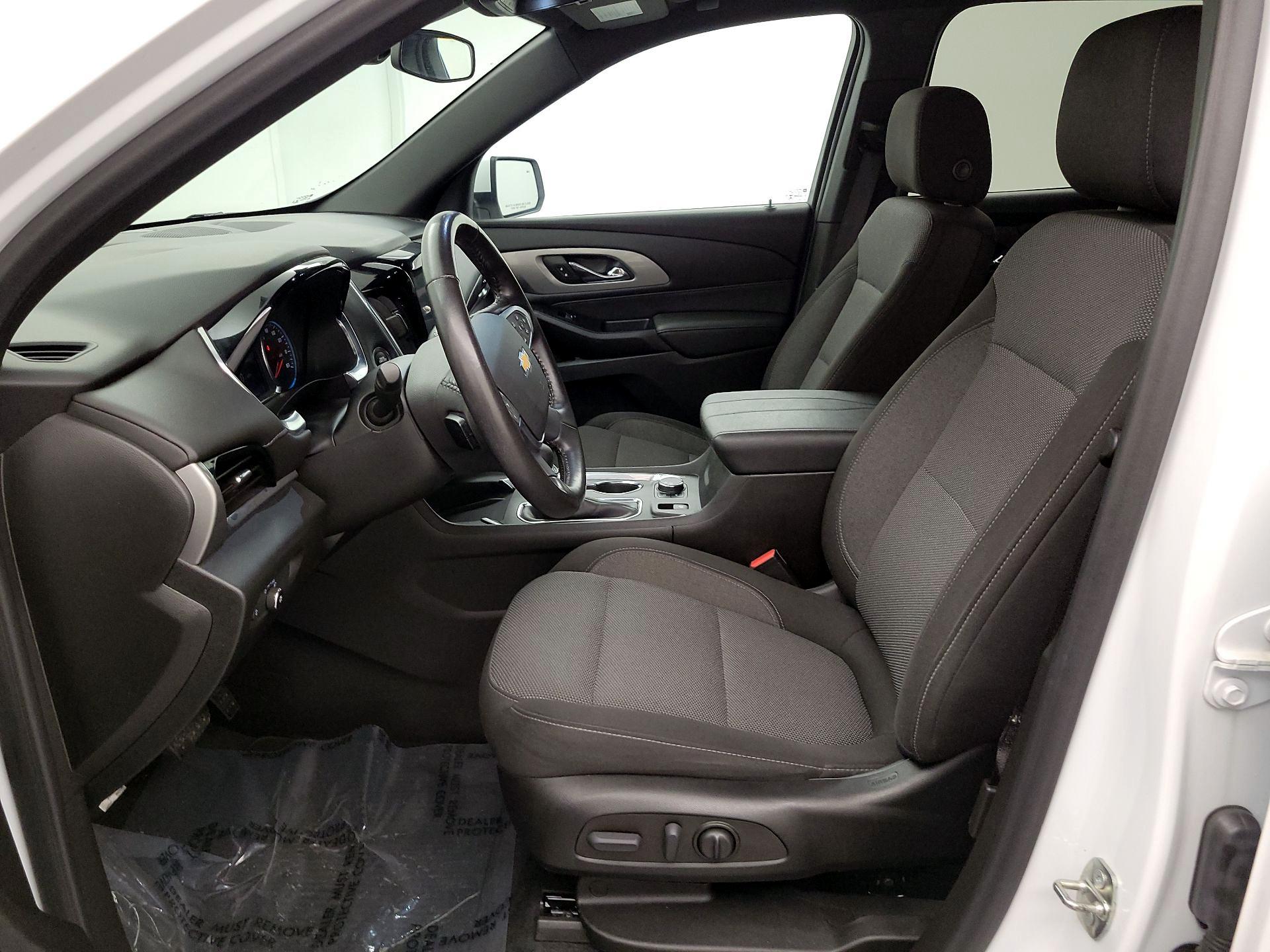 Thumbnail: 2022 Chevrolet Traverse - 11