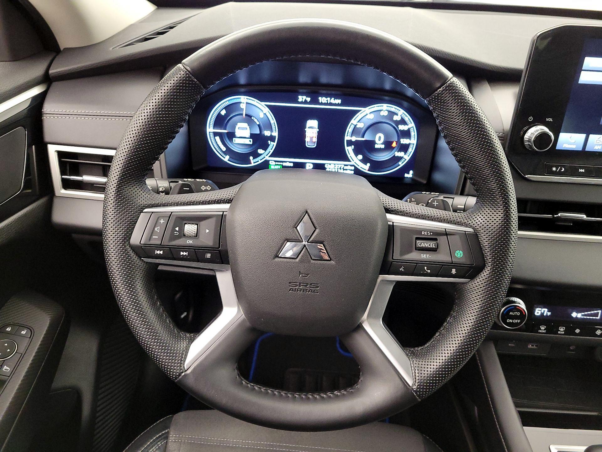 Thumbnail: 2023 Mitsubishi Outlander - 10