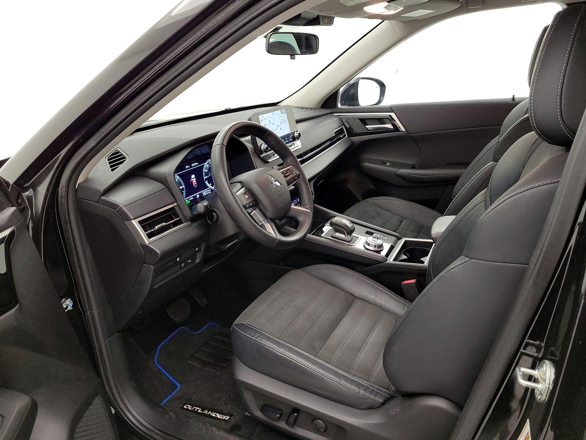 Thumbnail: 2023 Mitsubishi Outlander - 11