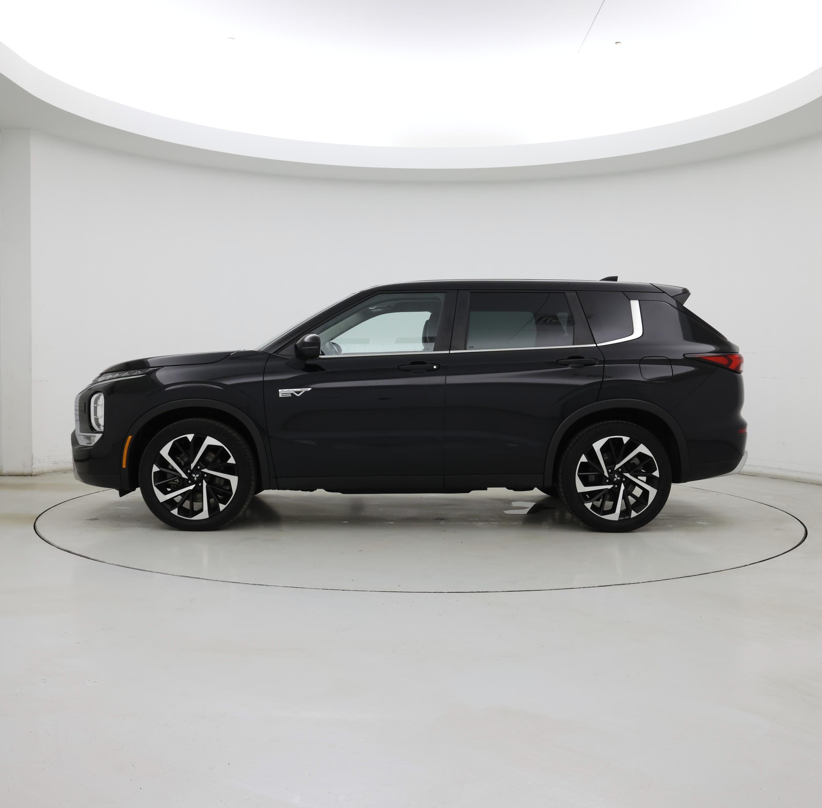 Thumbnail: 2023 Mitsubishi Outlander - 3