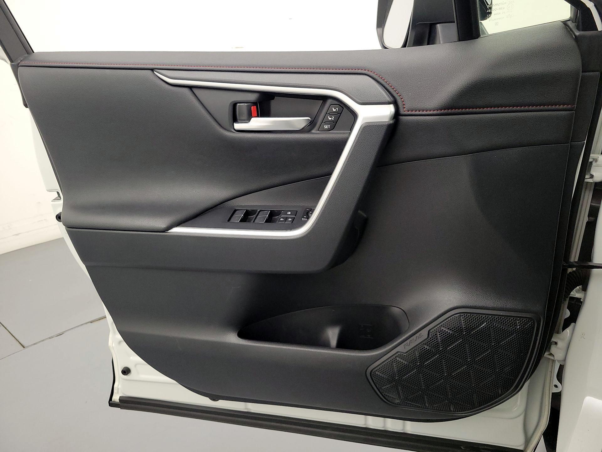 Thumbnail: 2022 Toyota RAV4 - 12