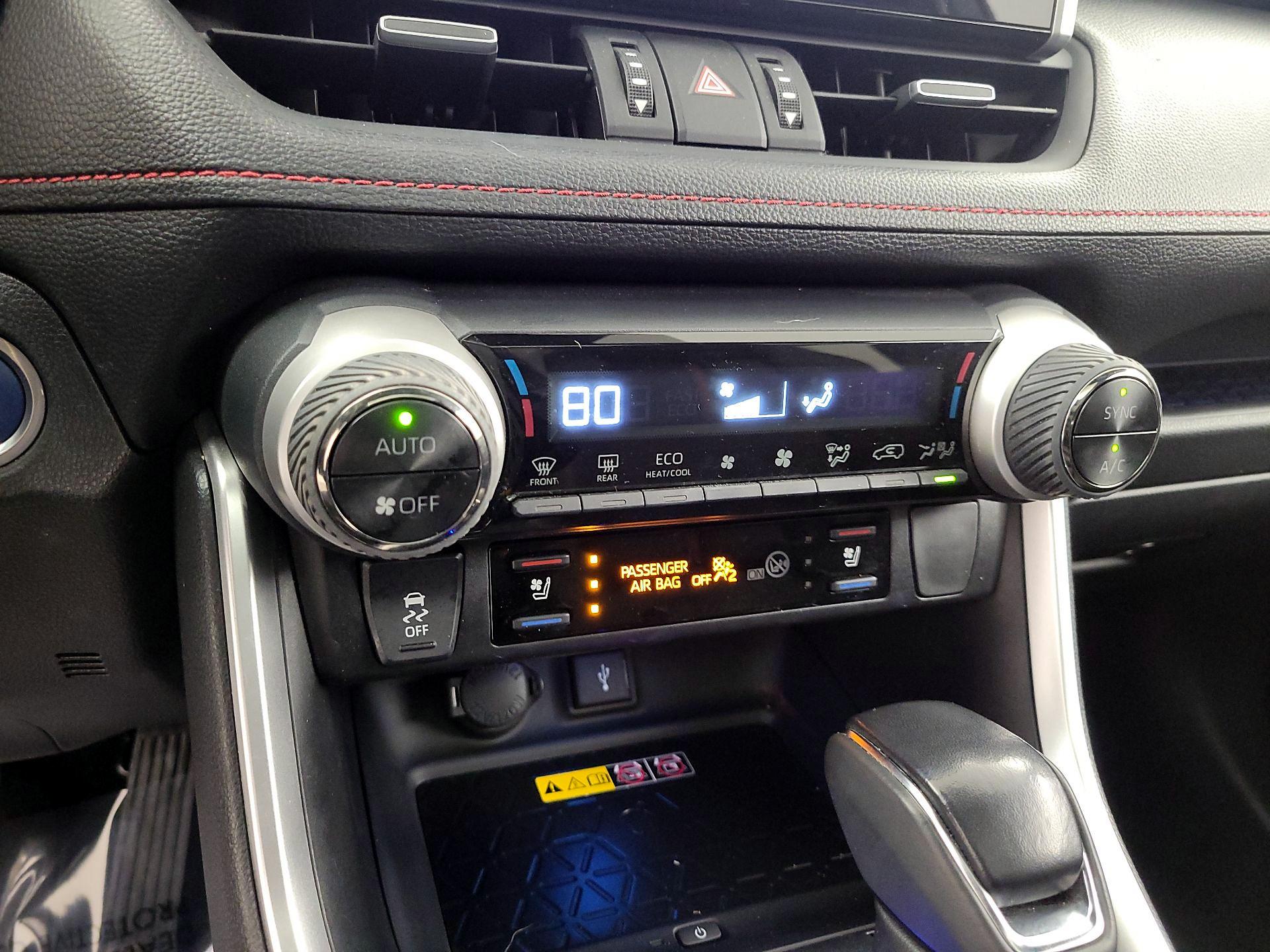 Thumbnail: 2022 Toyota RAV4 - 17