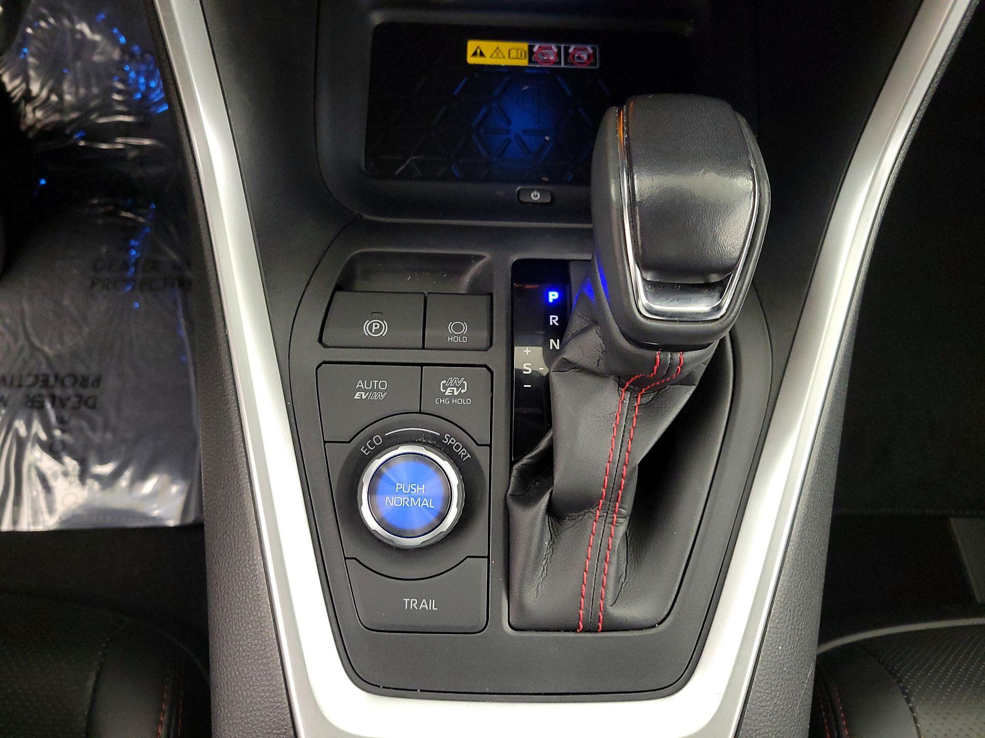 Thumbnail: 2022 Toyota RAV4 - 18