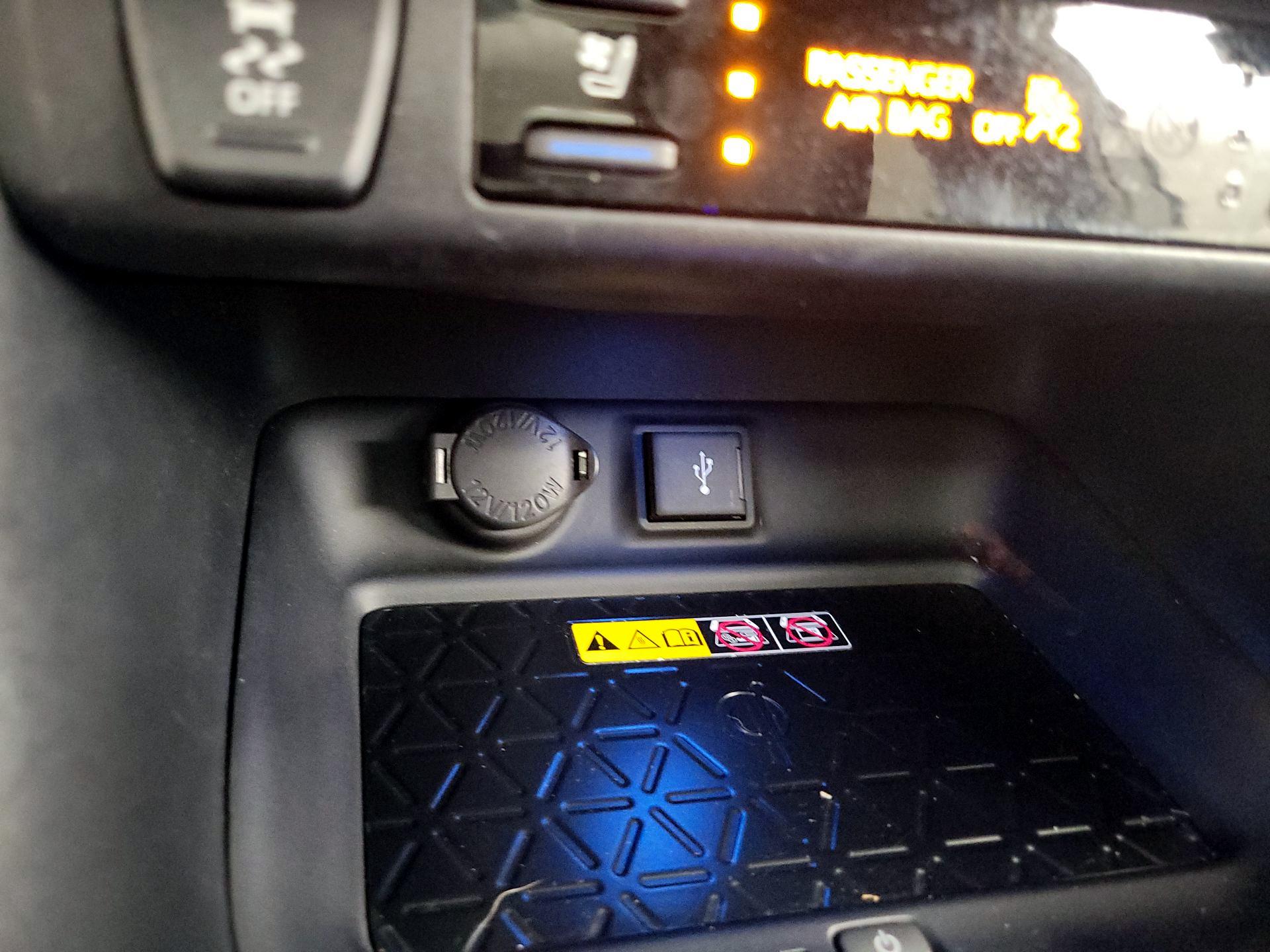 Thumbnail: 2022 Toyota RAV4 - 19