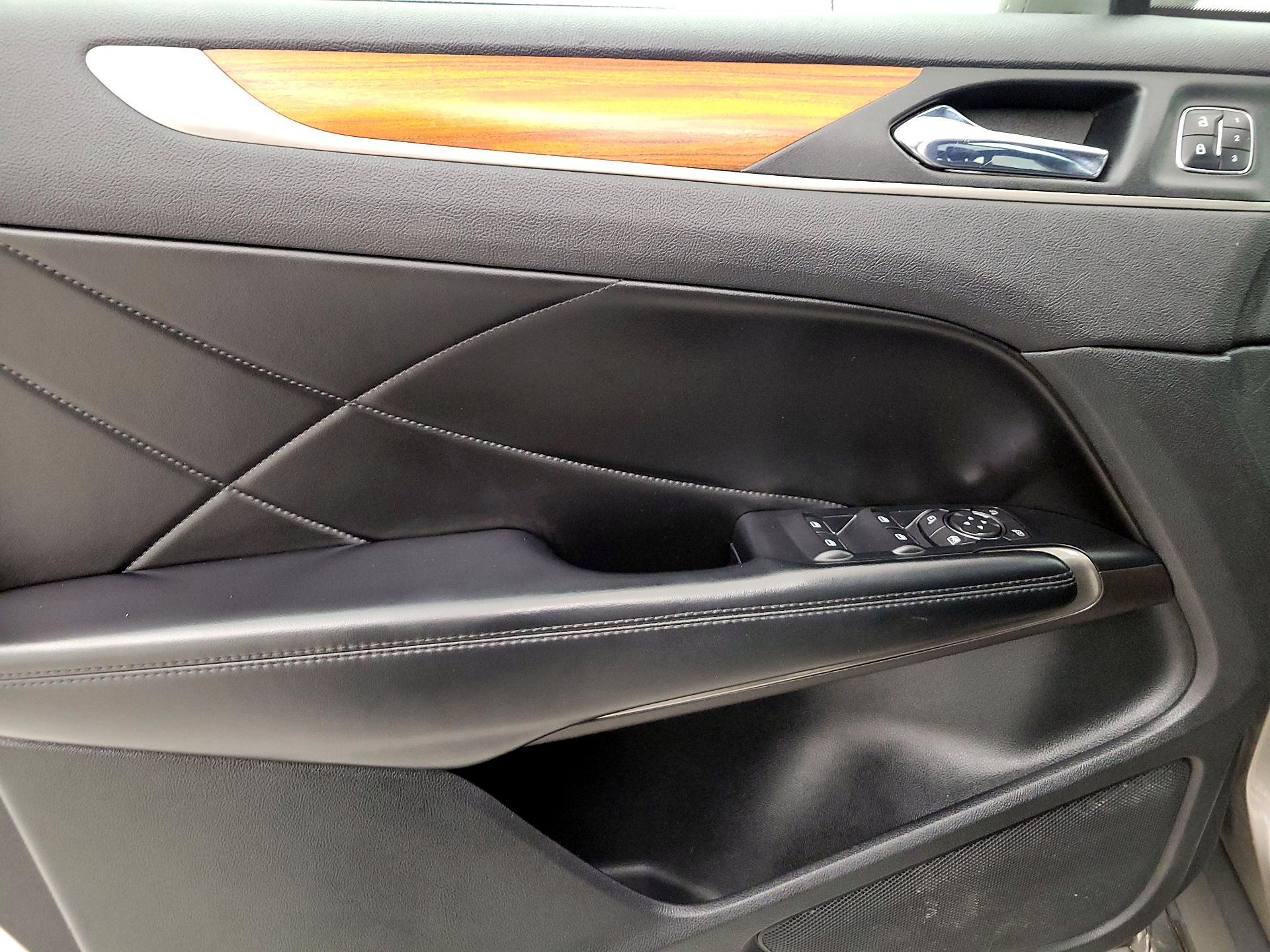 Thumbnail: 2016 Lincoln MKC - 12