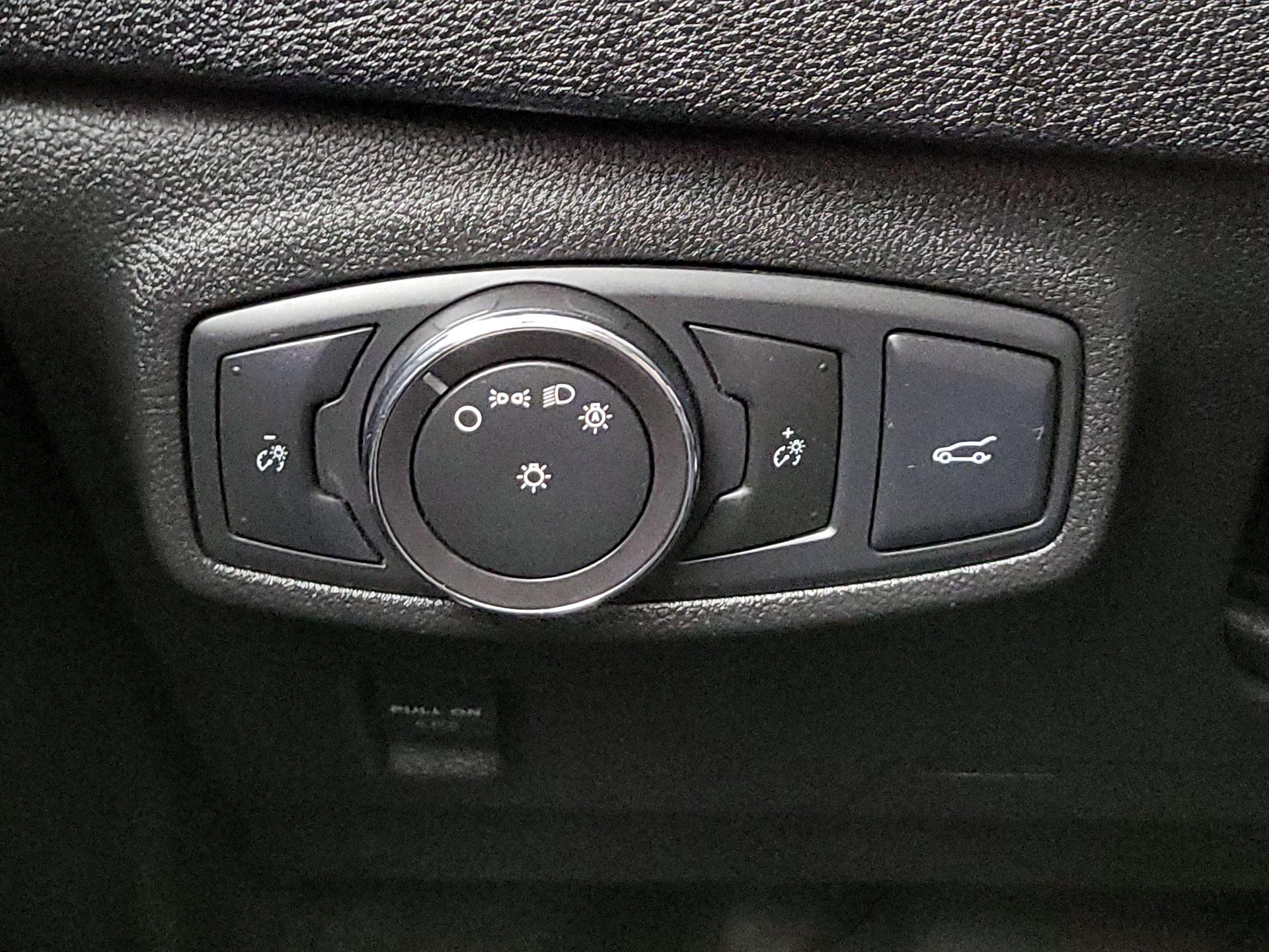 Thumbnail: 2016 Lincoln MKC - 13