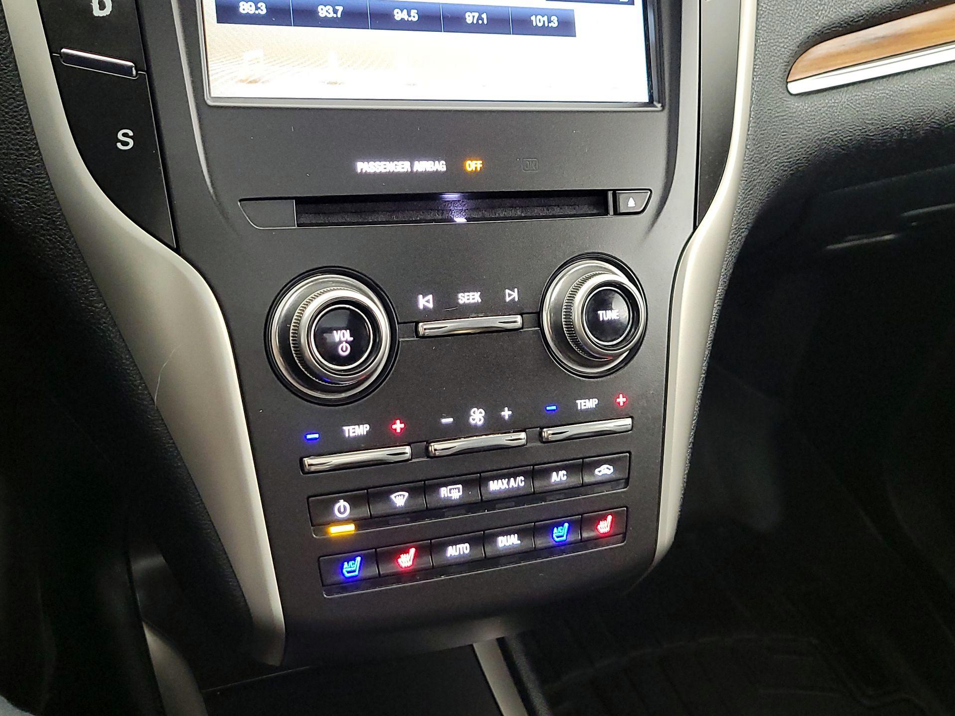 Thumbnail: 2016 Lincoln MKC - 17