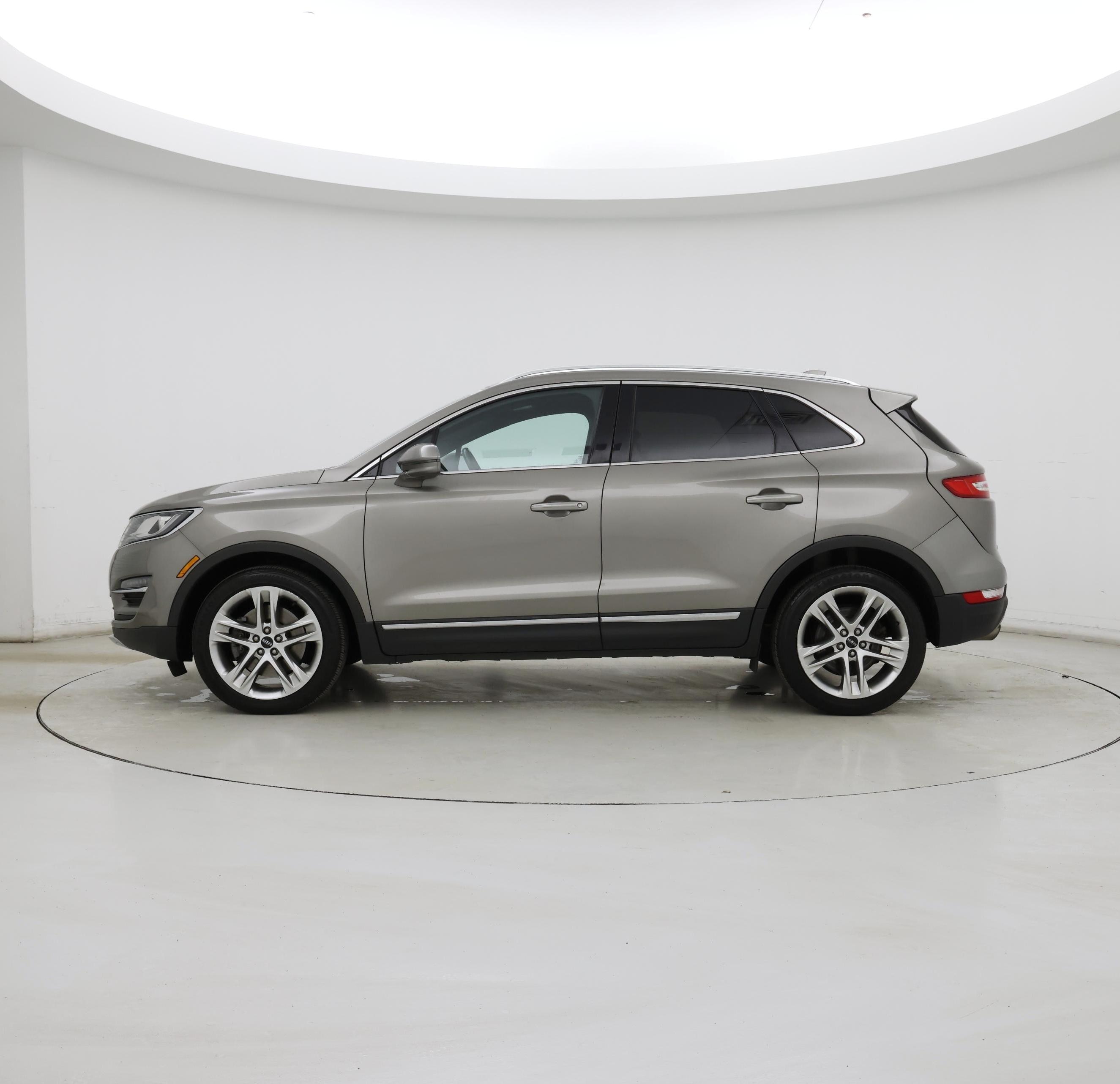 Thumbnail: 2016 Lincoln MKC - 3