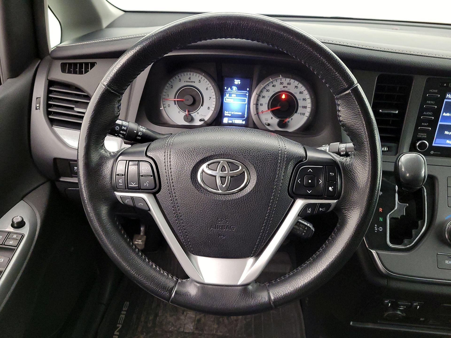 Thumbnail: 2019 Toyota Sienna - 10