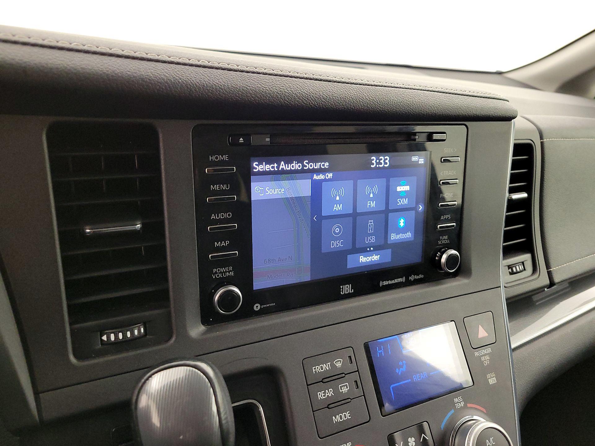 Thumbnail: 2019 Toyota Sienna - 16