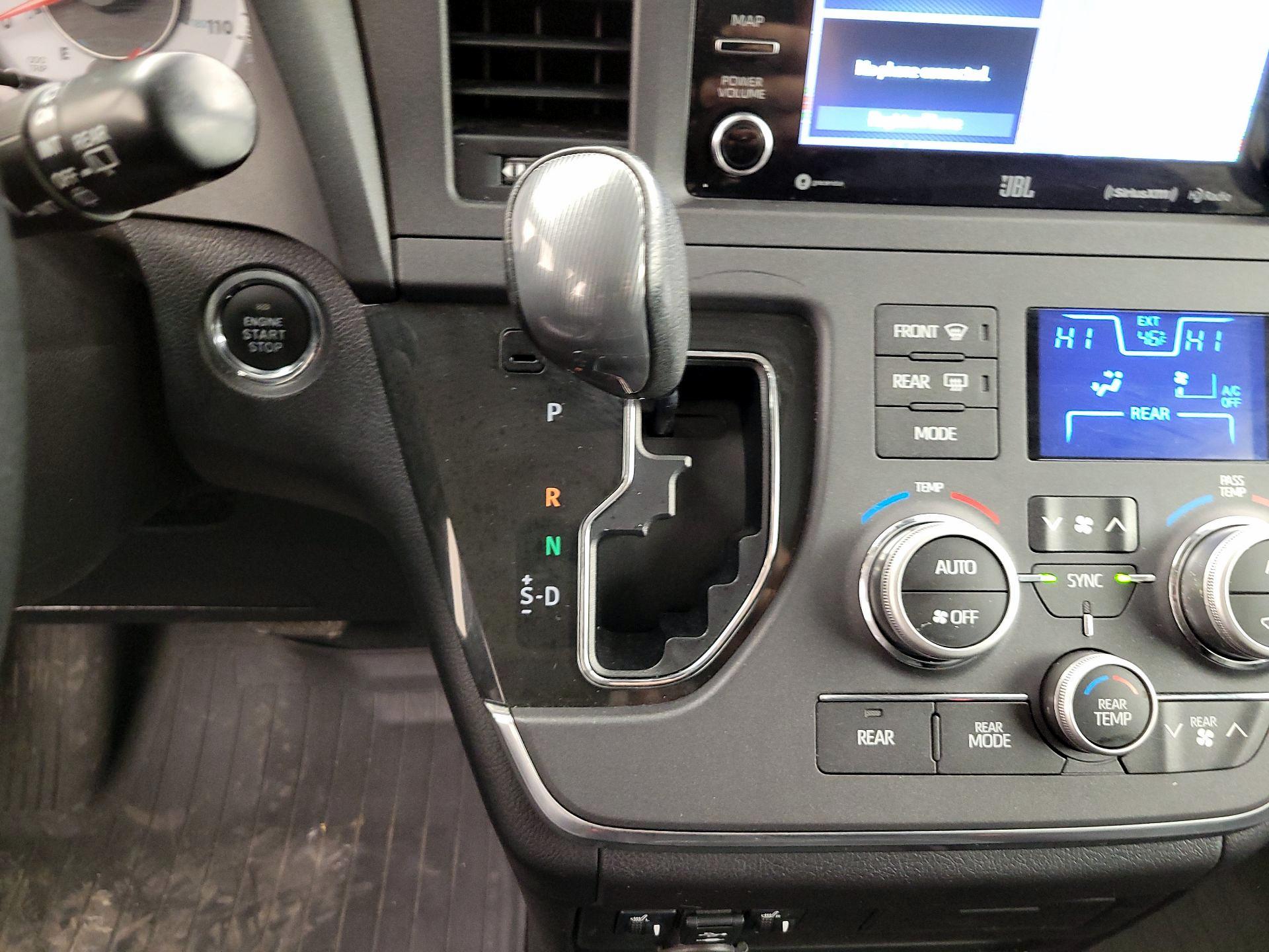 Thumbnail: 2019 Toyota Sienna - 18