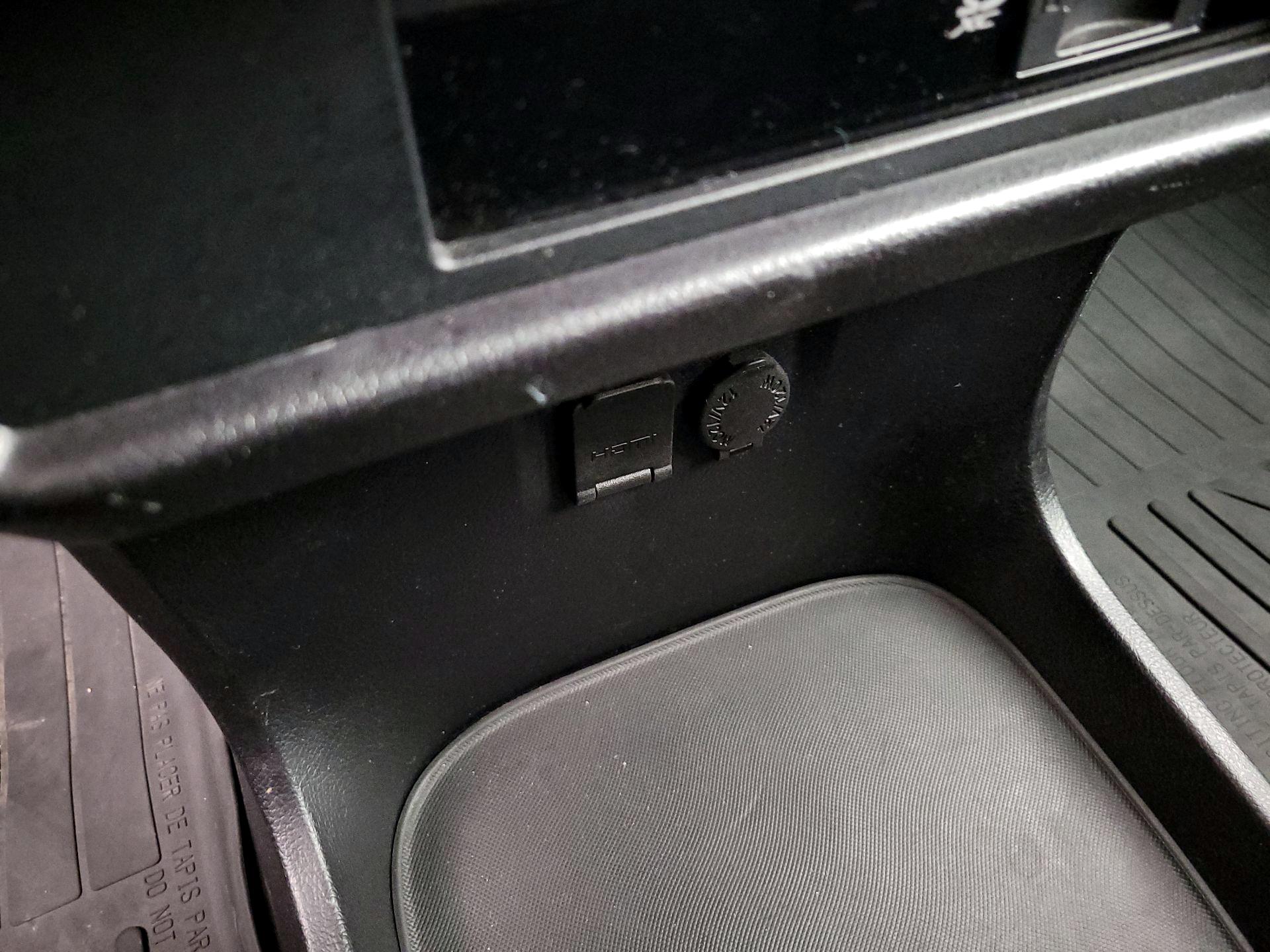 Thumbnail: 2019 Toyota Sienna - 19