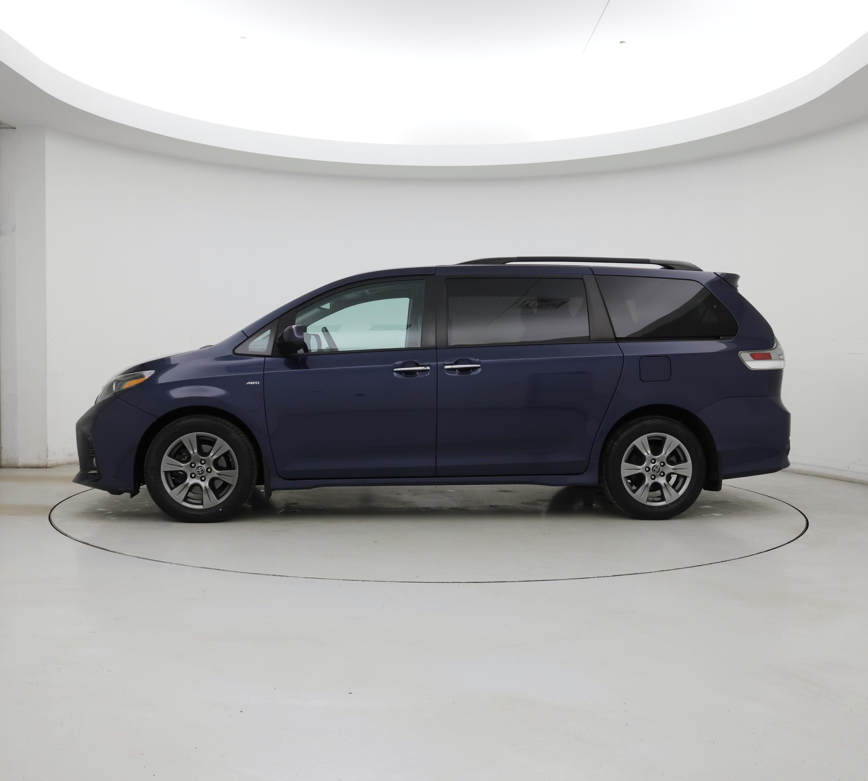 Thumbnail: 2019 Toyota Sienna - 3