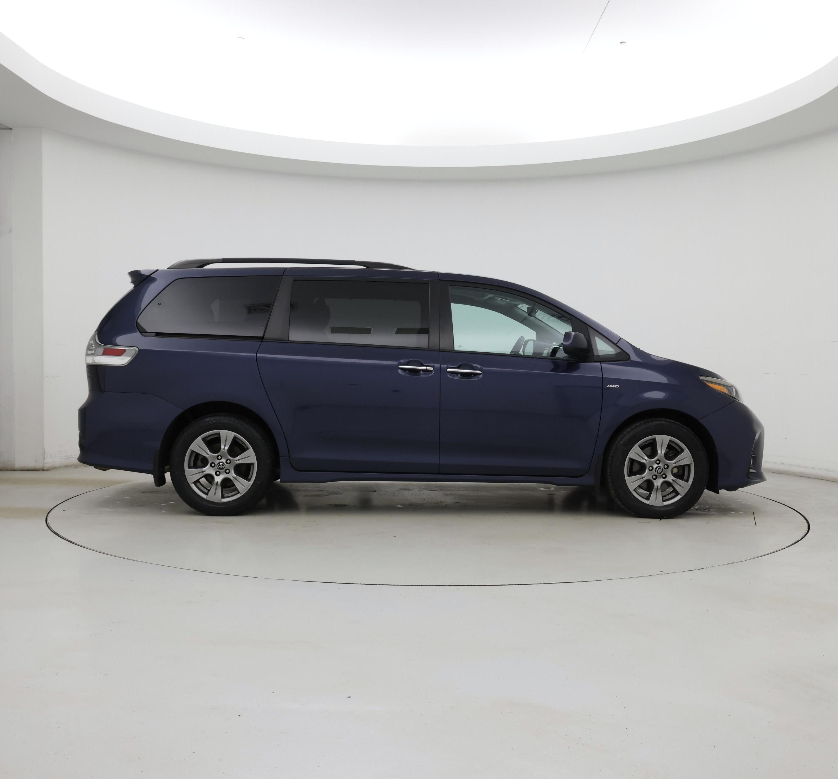 Thumbnail: 2019 Toyota Sienna - 7