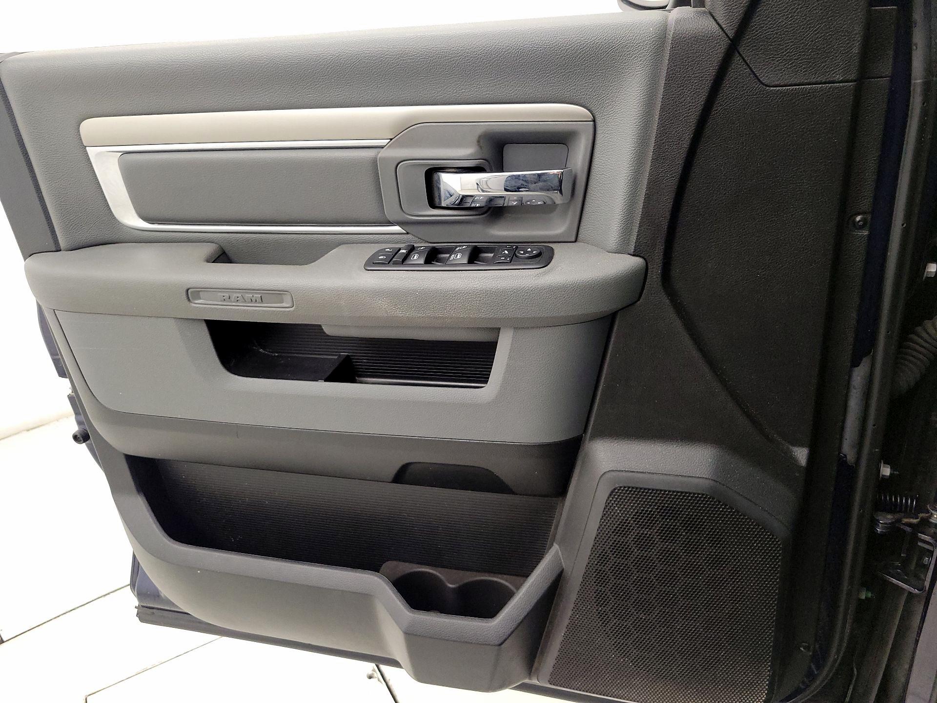 Thumbnail: 2019 RAM 1500 Classic - 12