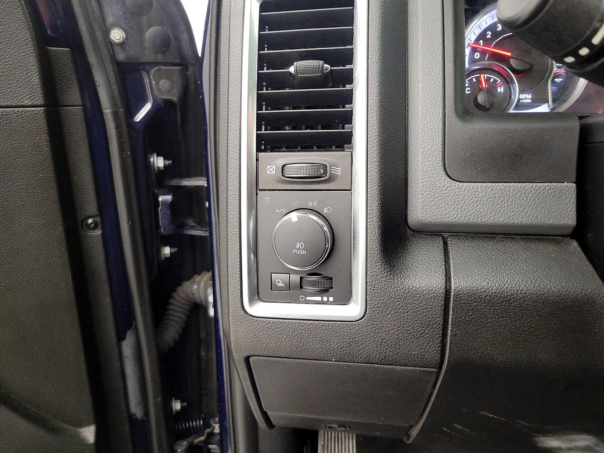 Thumbnail: 2019 RAM 1500 Classic - 13