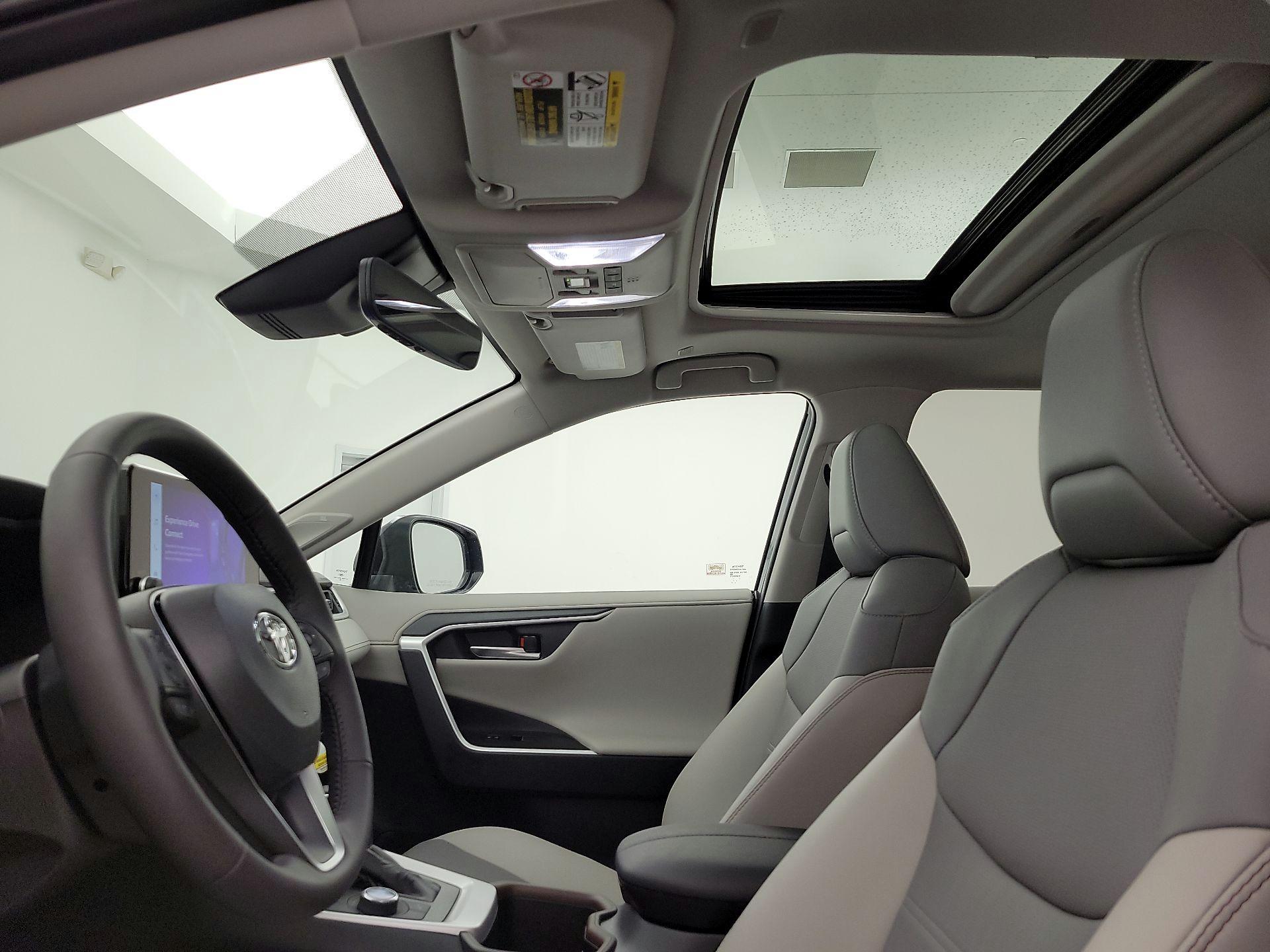 Thumbnail: 2025 Toyota RAV4 - 20