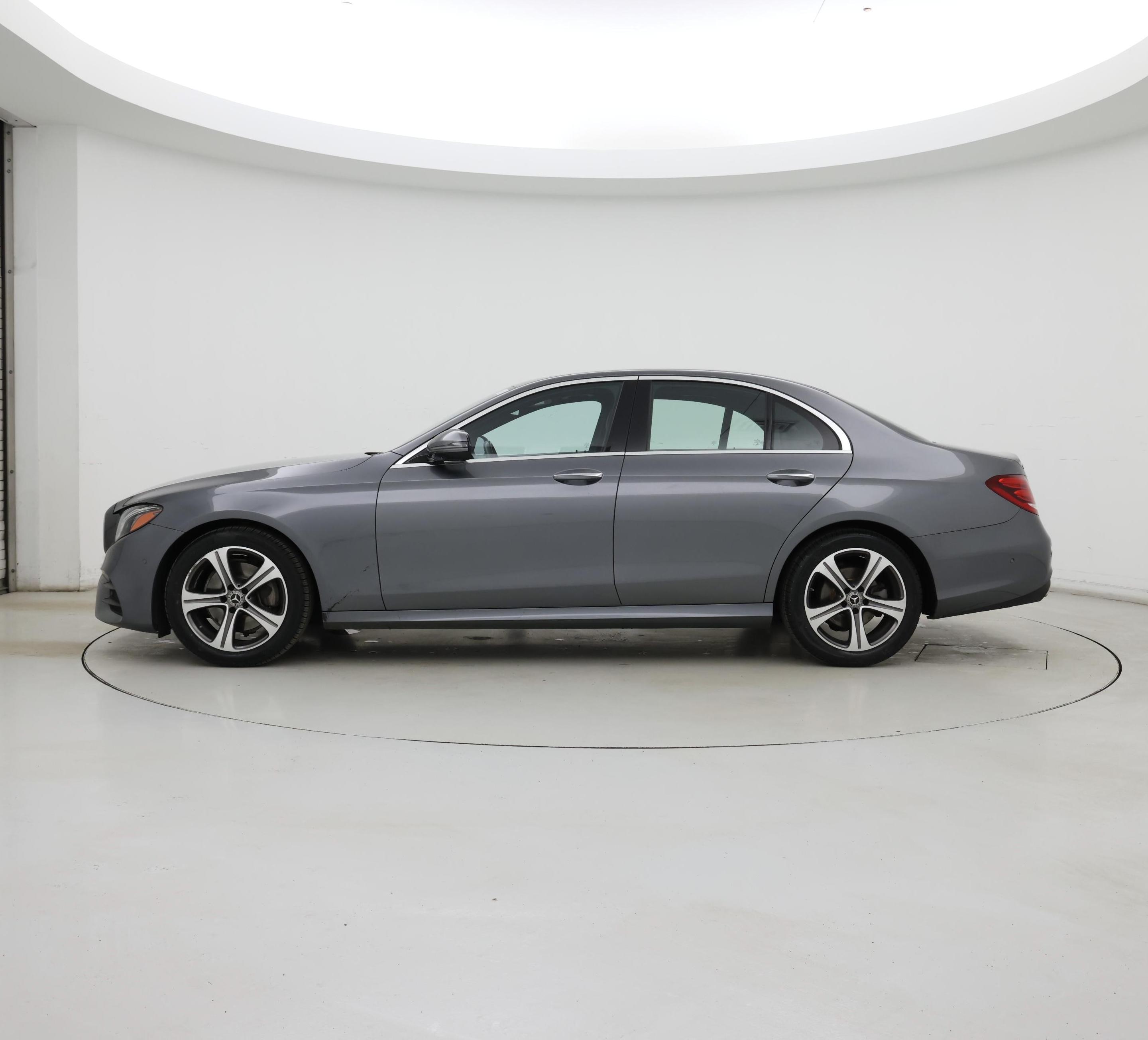 Thumbnail: 2019 Mercedes-Benz E-Class - 3