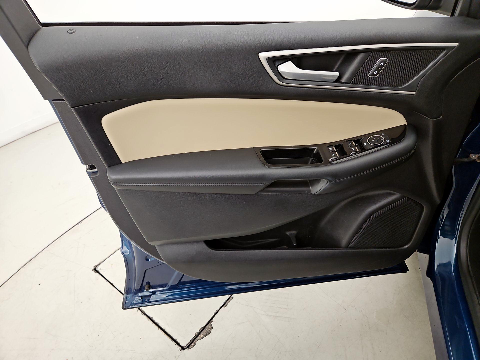 Thumbnail: 2020 Ford Edge - 12