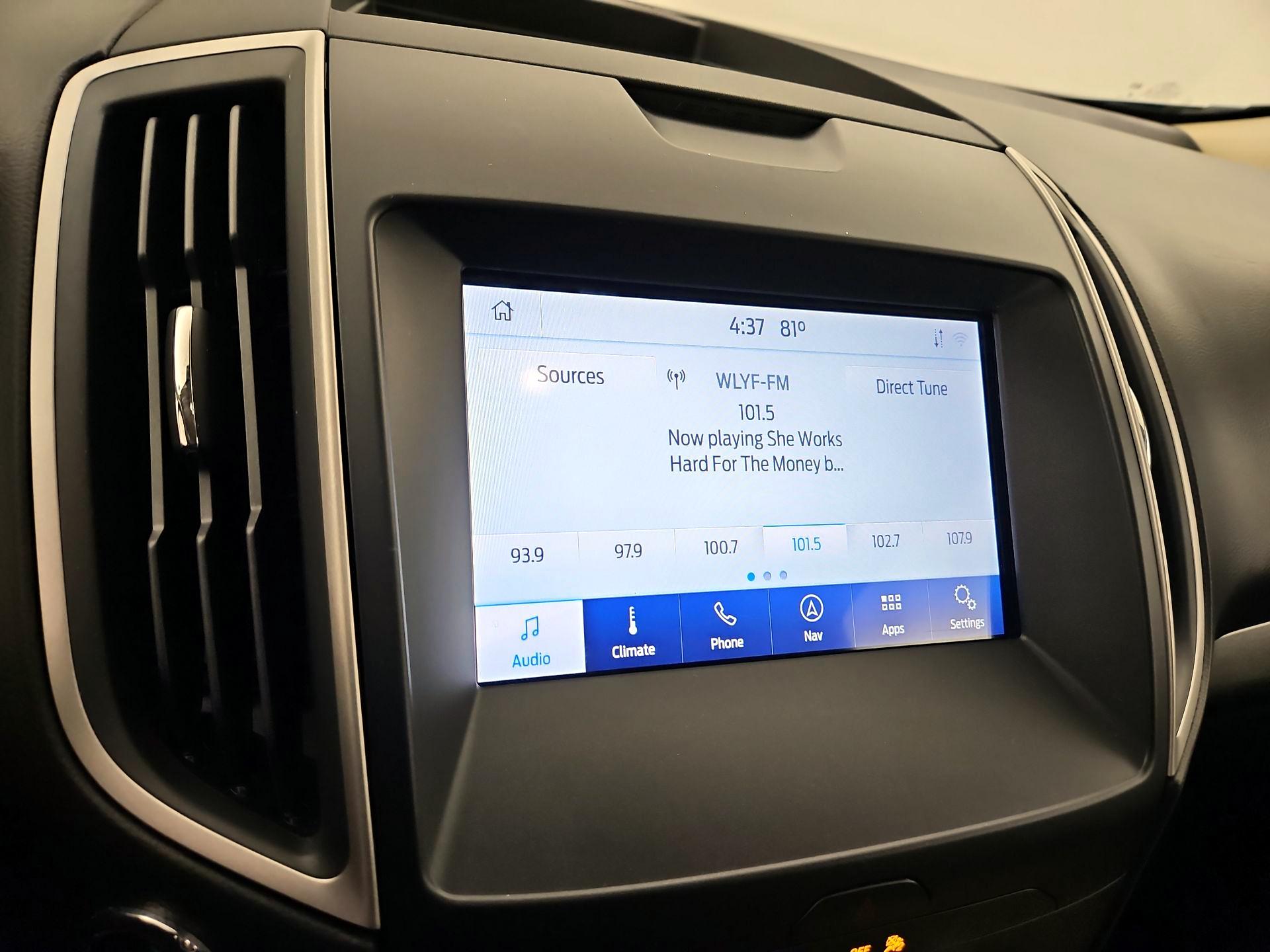 Thumbnail: 2020 Ford Edge - 16