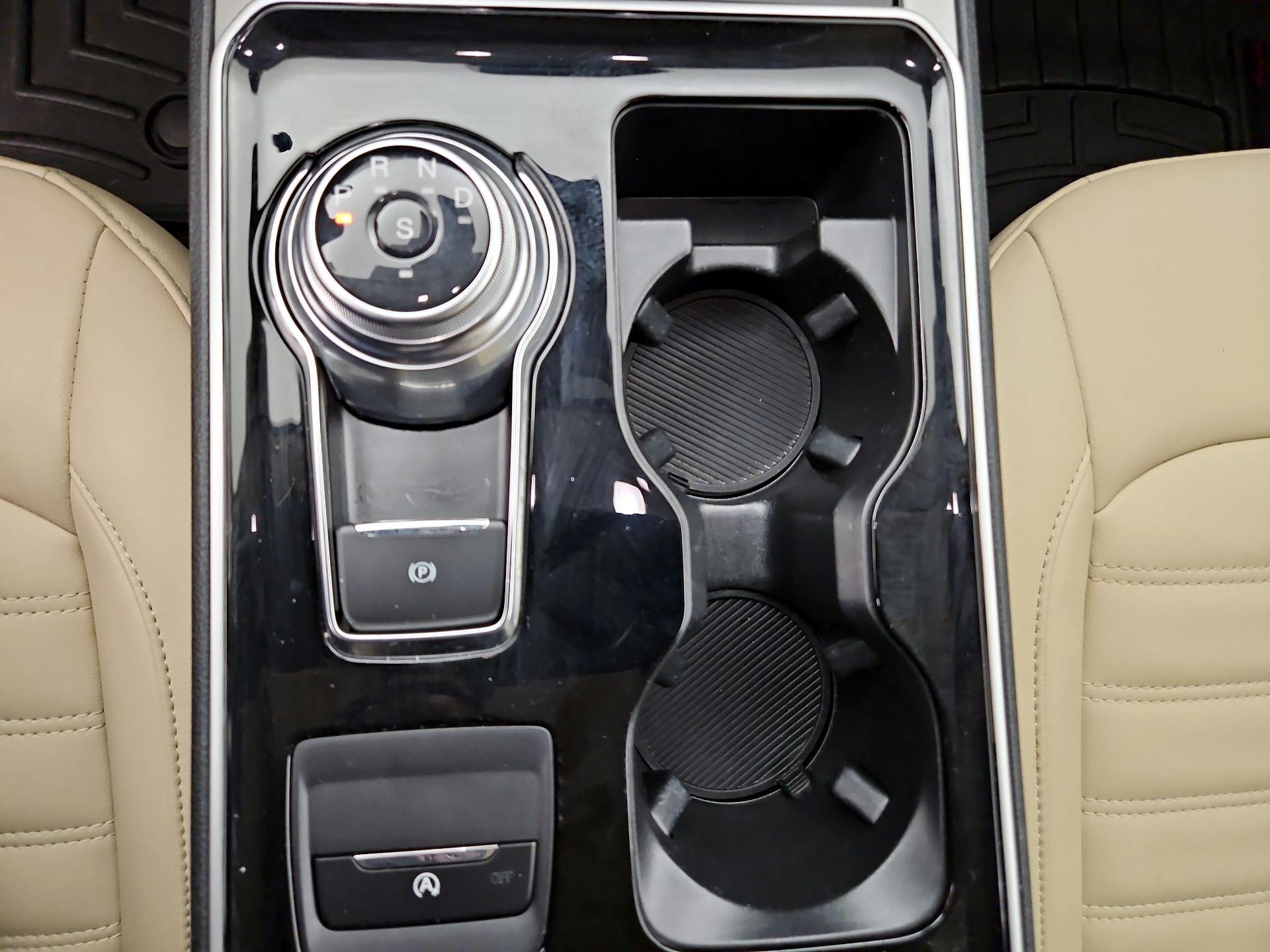 Thumbnail: 2020 Ford Edge - 18