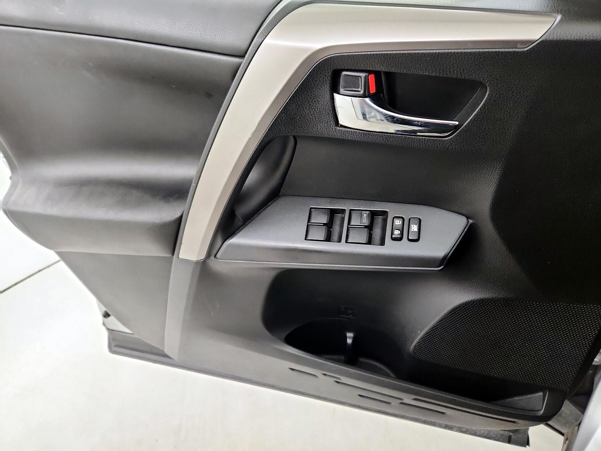 Thumbnail: 2018 Toyota RAV4 - 12