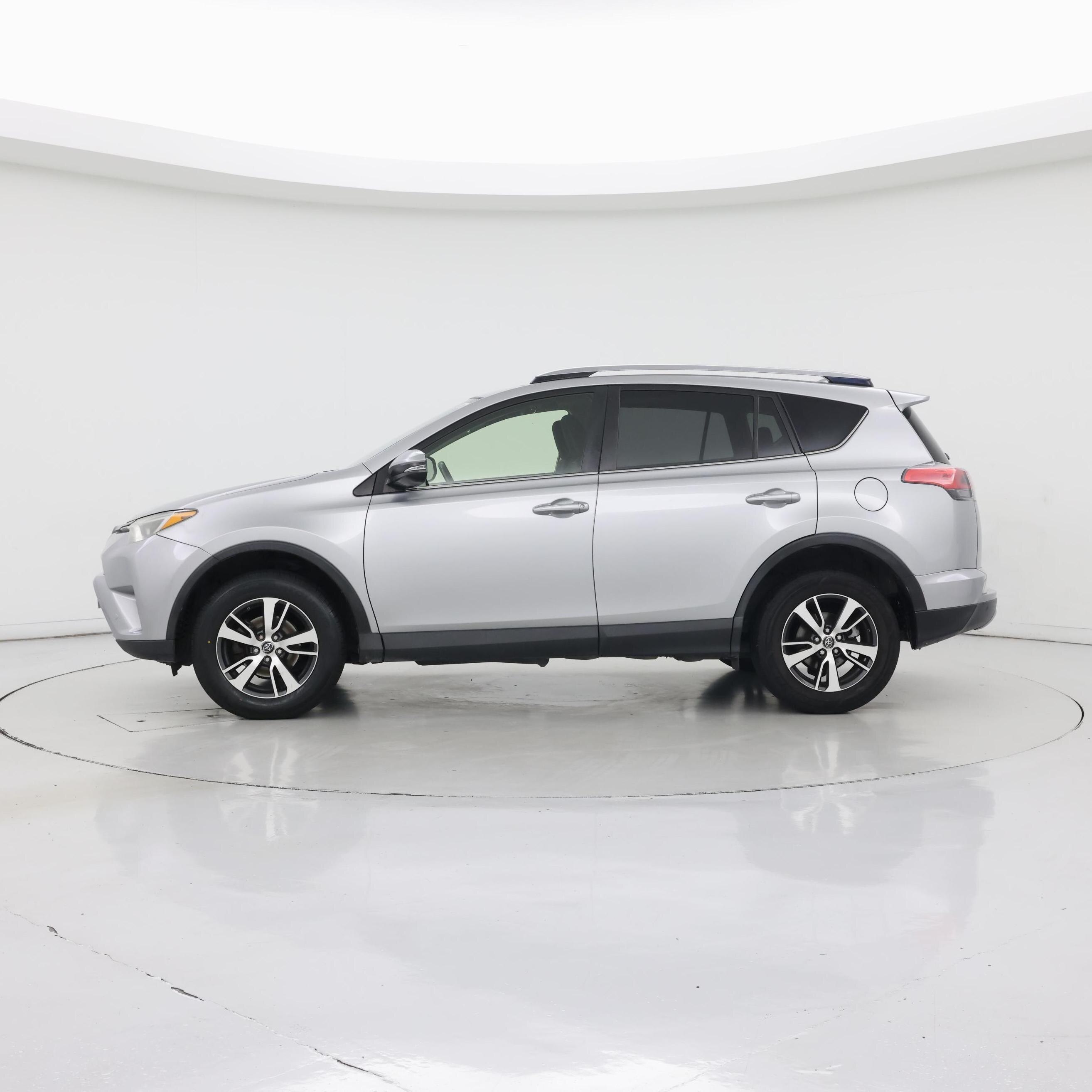 Thumbnail: 2018 Toyota RAV4 - 3