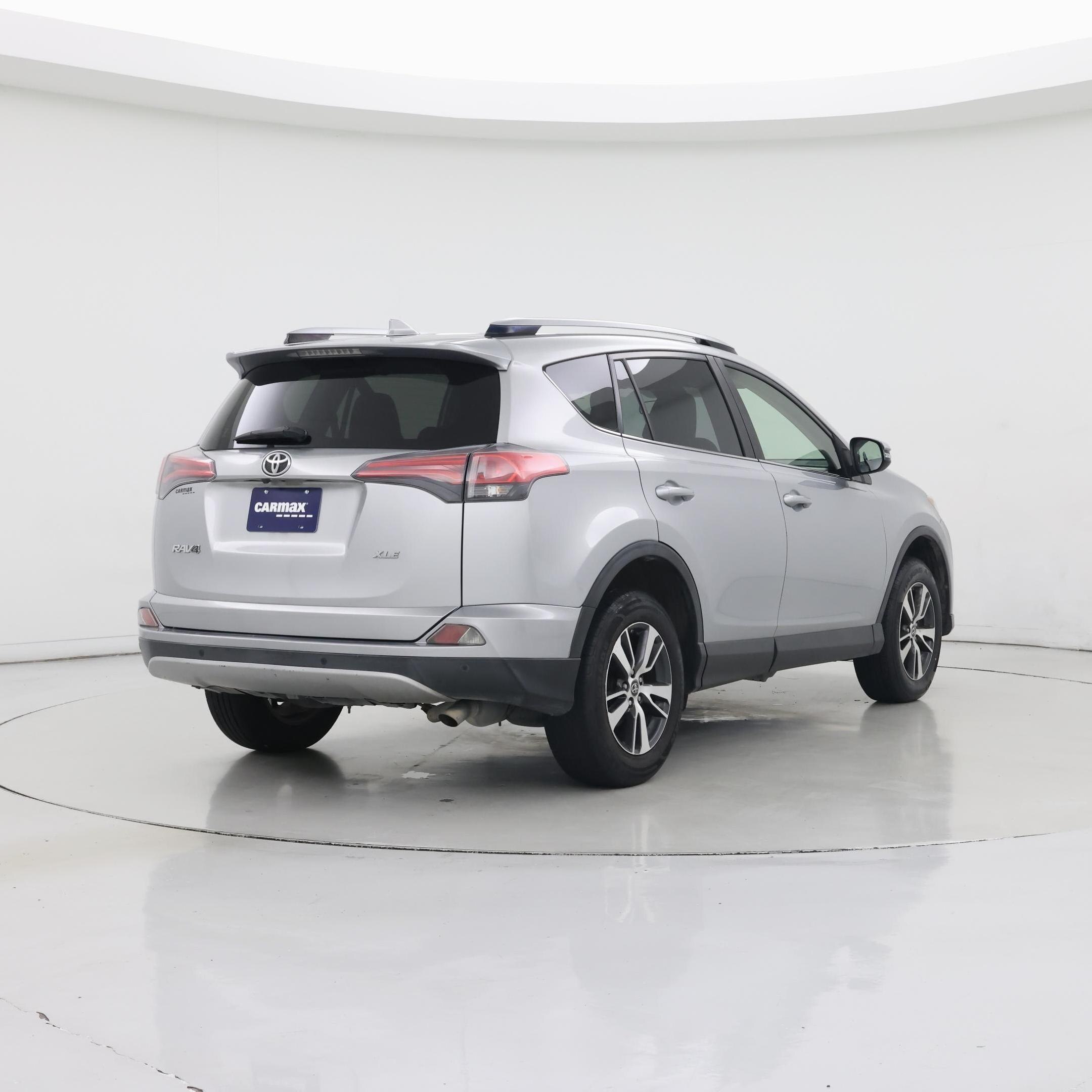 Thumbnail: 2018 Toyota RAV4 - 8