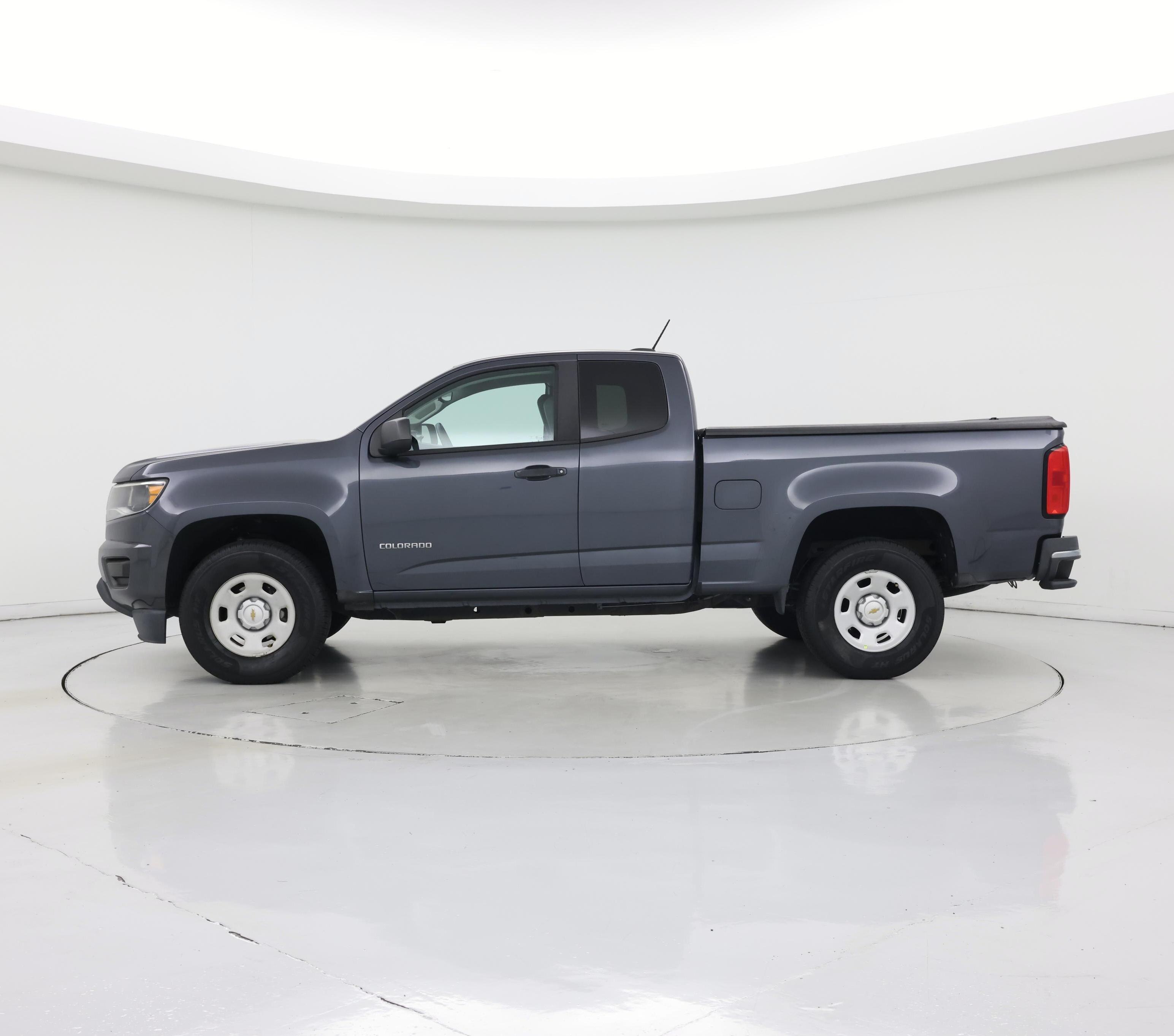 Thumbnail: 2017 Chevrolet Colorado - 3