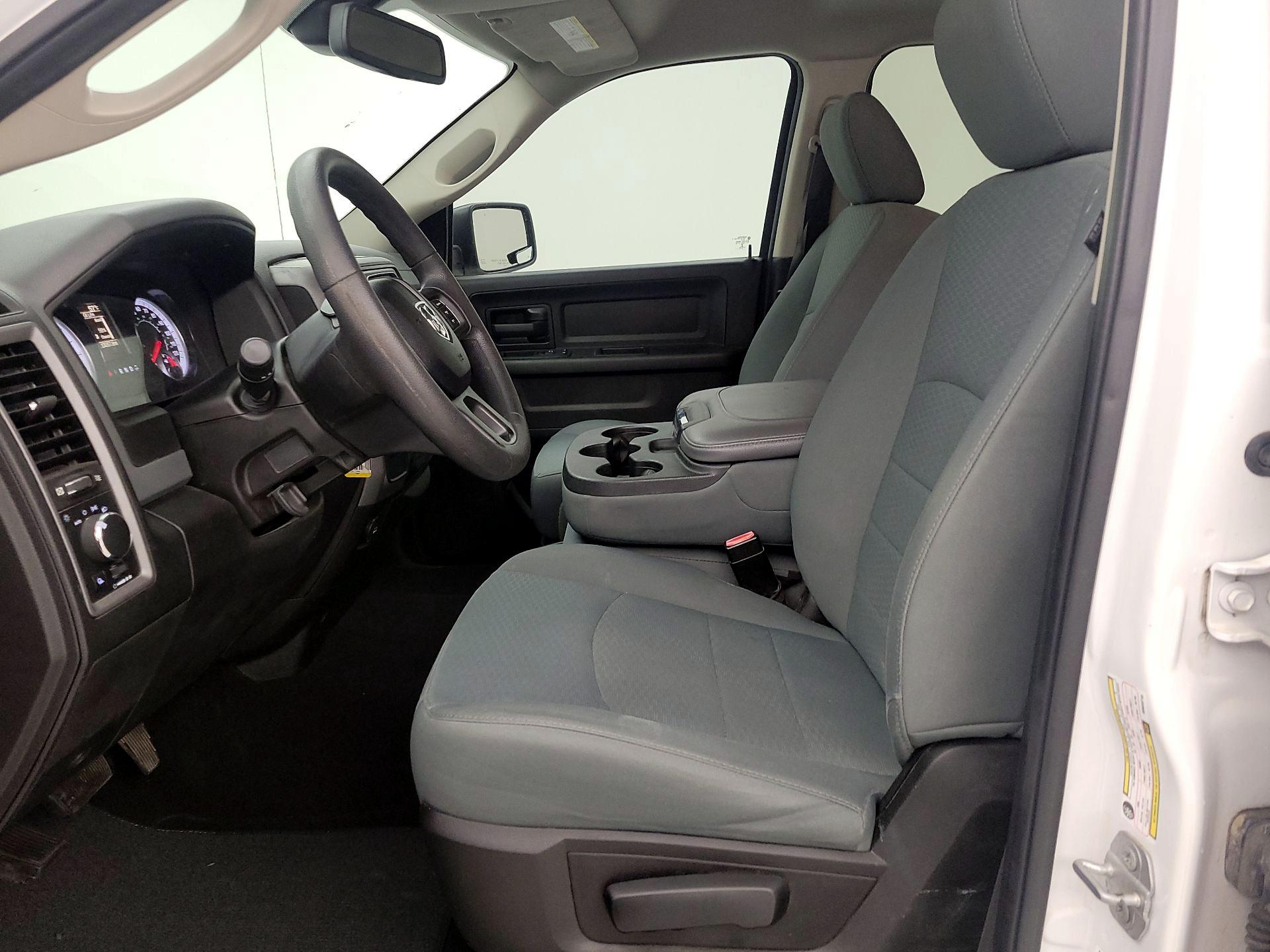 Thumbnail: 2019 RAM 1500 Classic - 11