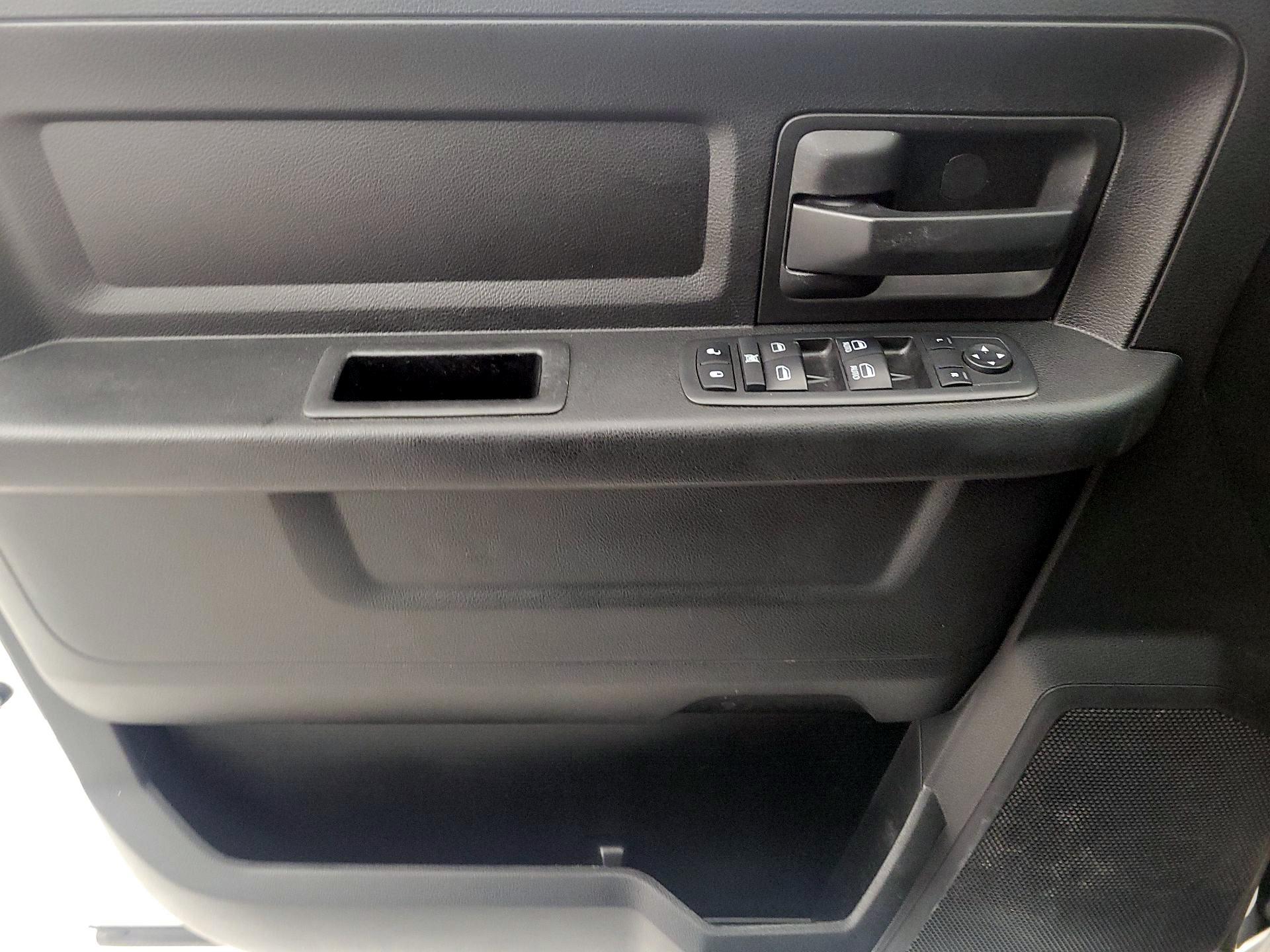 Thumbnail: 2019 RAM 1500 Classic - 12