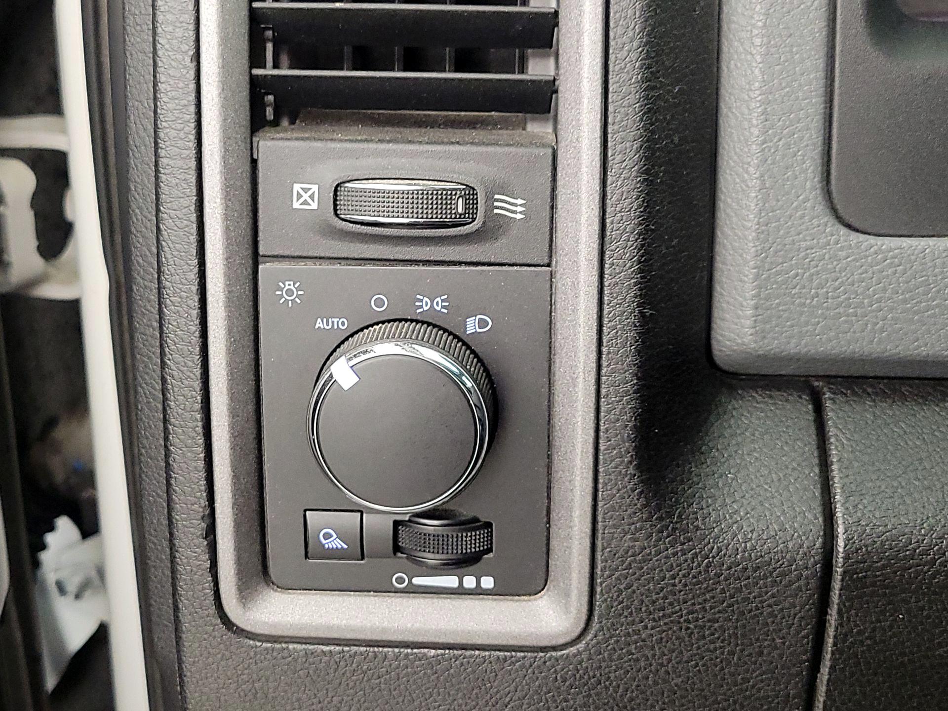 Thumbnail: 2019 RAM 1500 Classic - 13