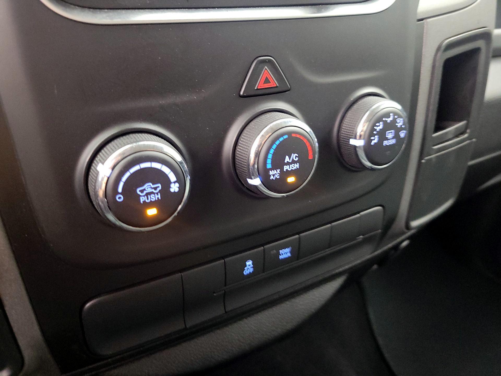 Thumbnail: 2019 RAM 1500 Classic - 16