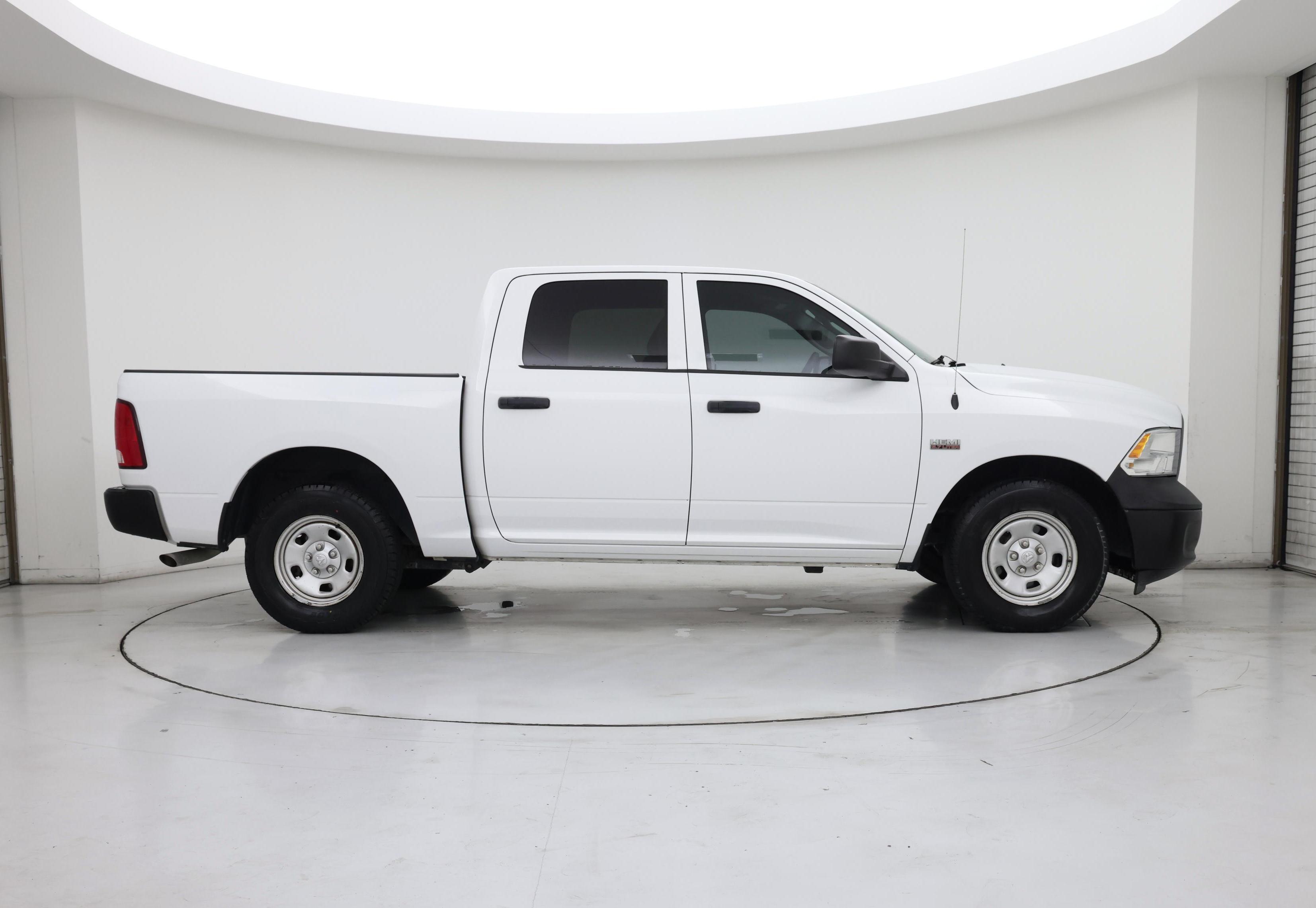 Thumbnail: 2019 RAM 1500 Classic - 7