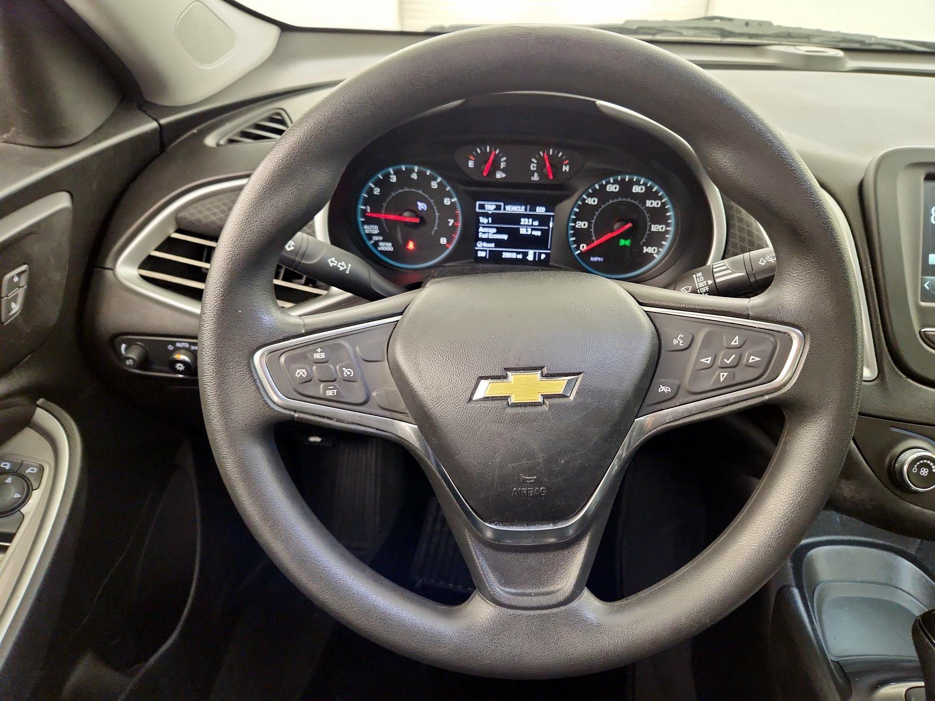 Thumbnail: 2017 Chevrolet Malibu - 10