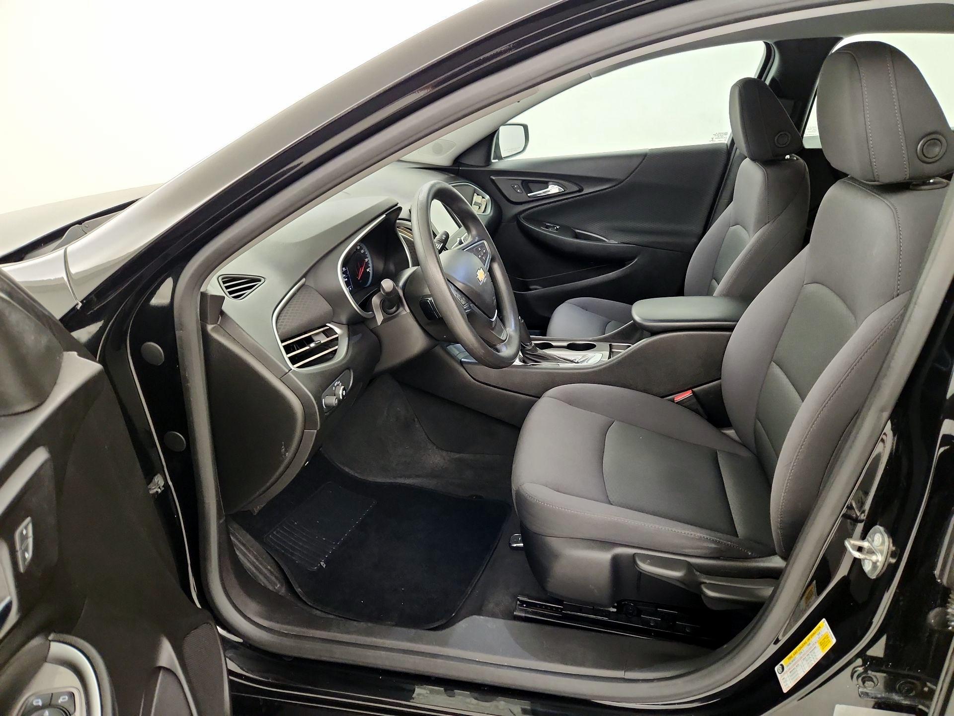 Thumbnail: 2017 Chevrolet Malibu - 11