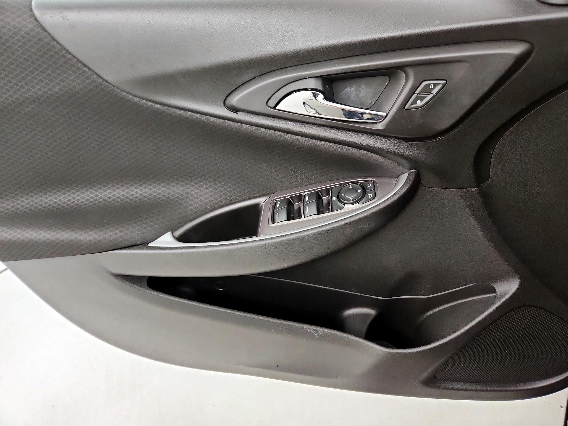 Thumbnail: 2017 Chevrolet Malibu - 12