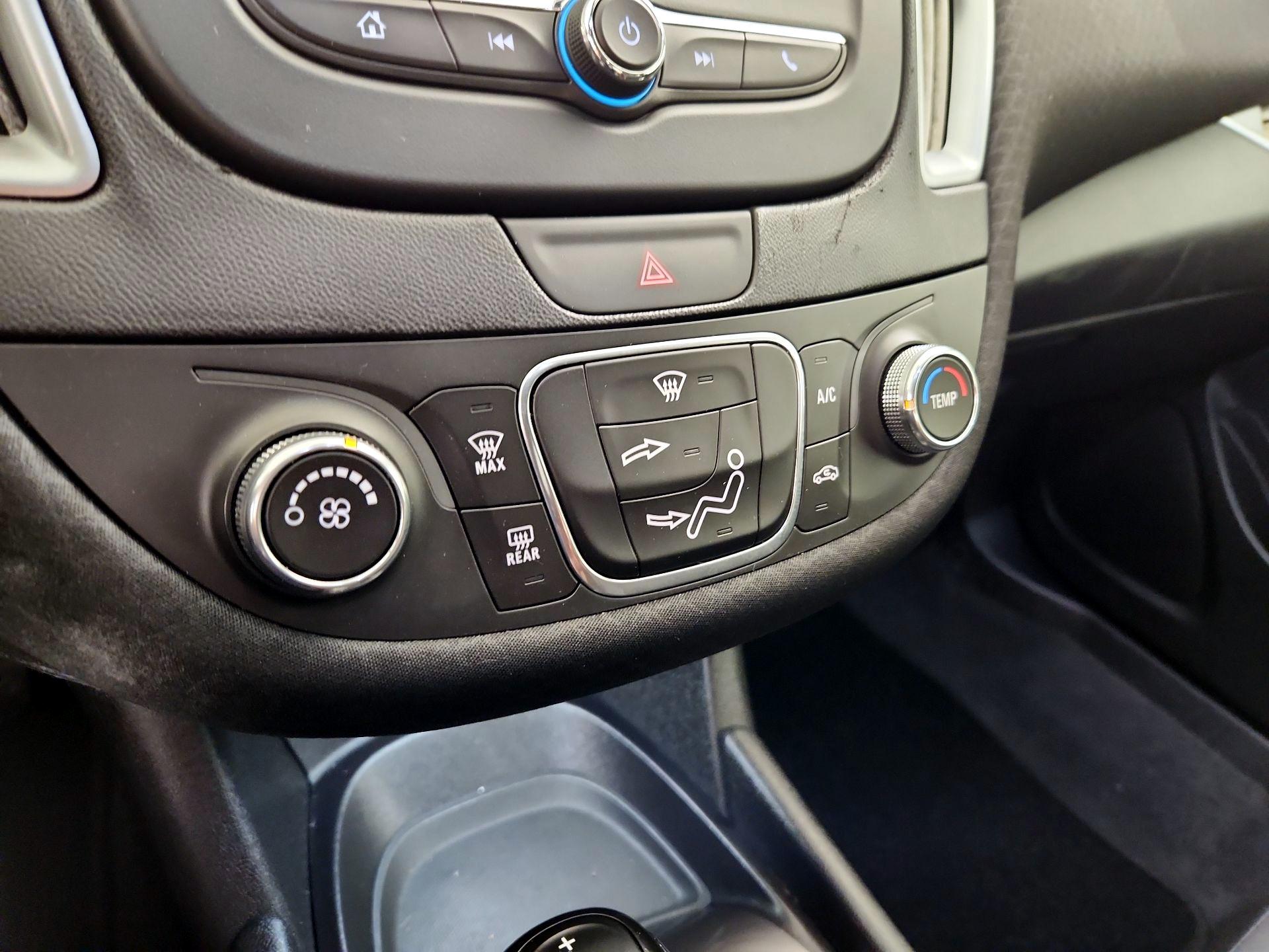 Thumbnail: 2017 Chevrolet Malibu - 16