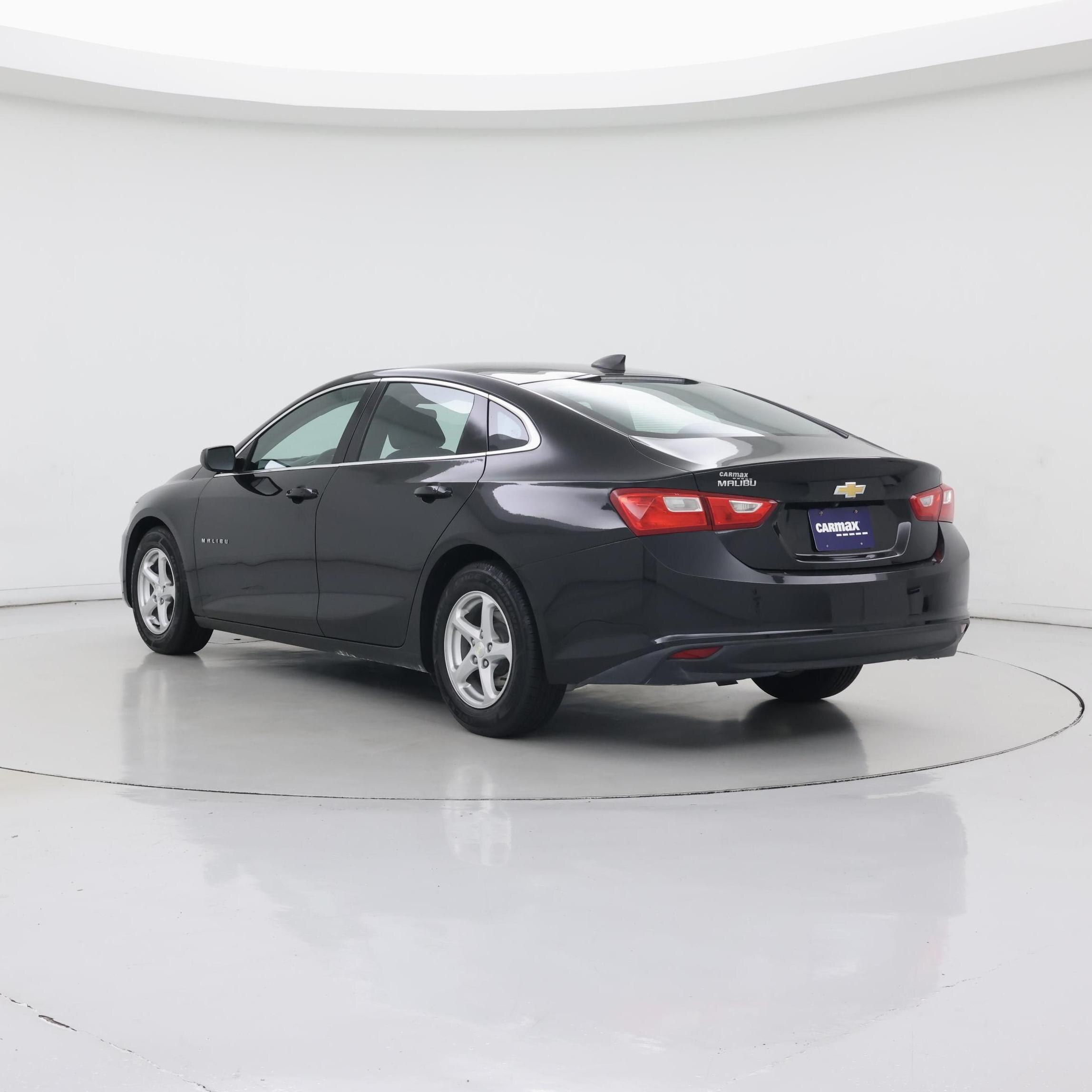 Thumbnail: 2017 Chevrolet Malibu - 2