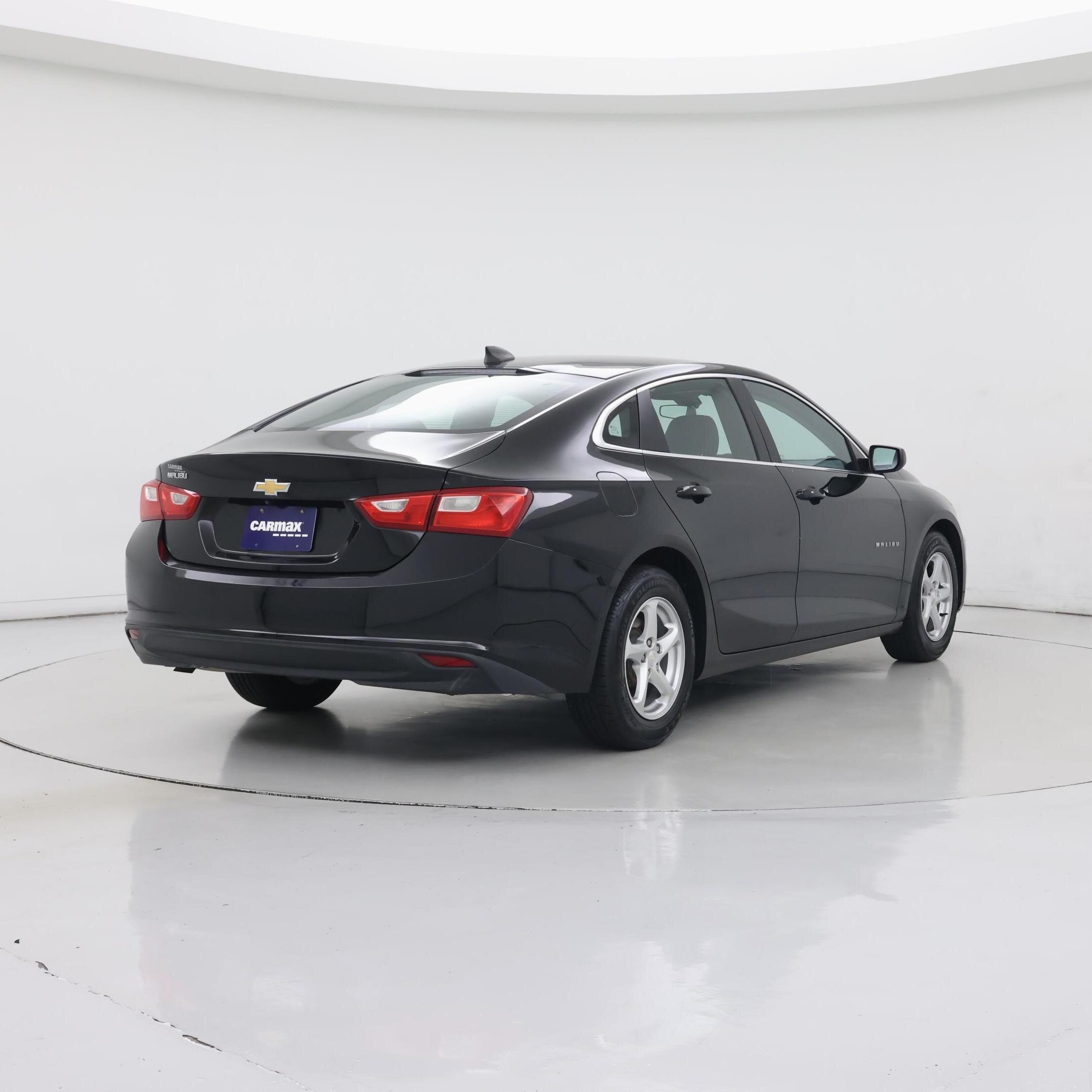 Thumbnail: 2017 Chevrolet Malibu - 8