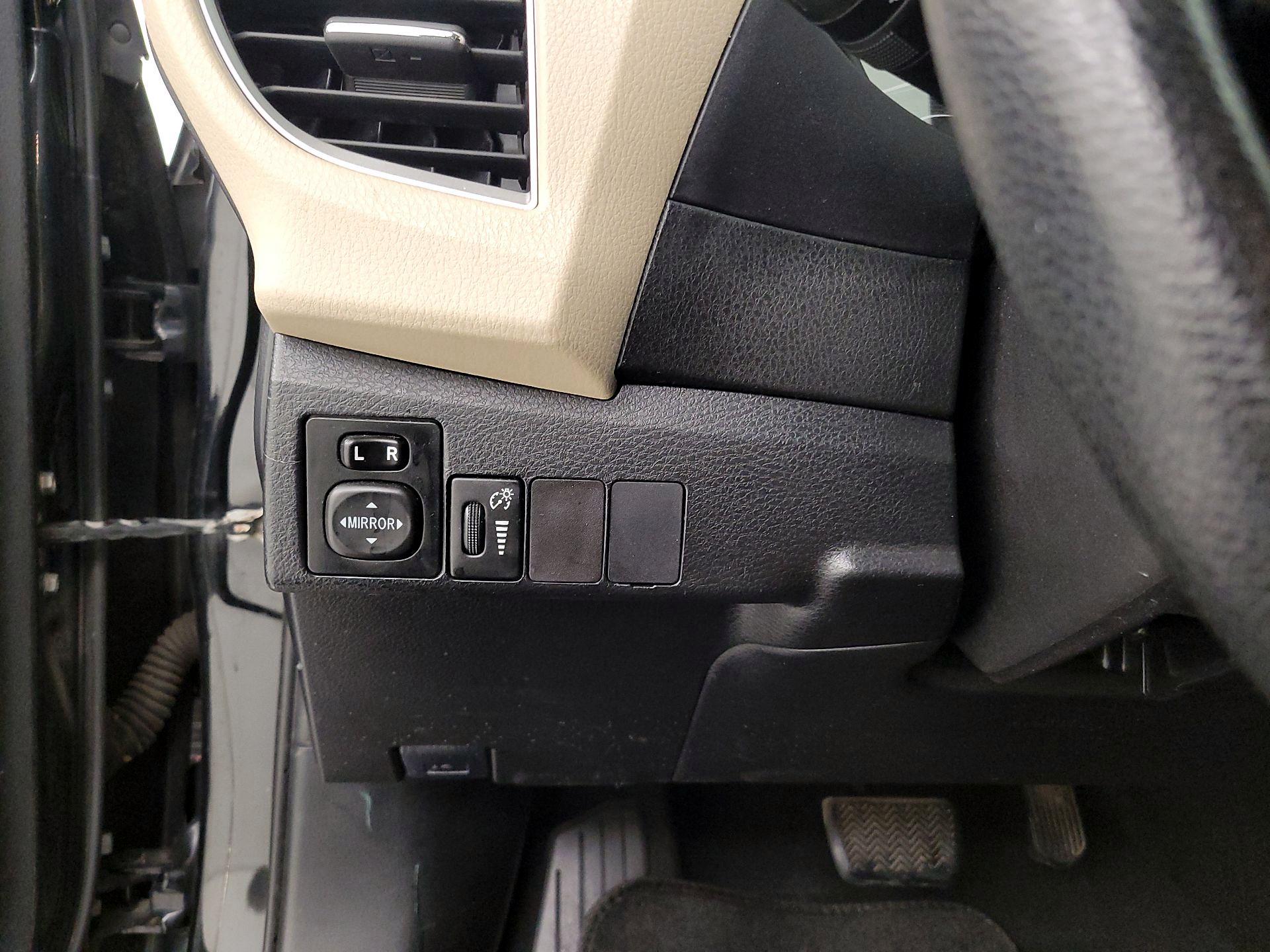 Thumbnail: 2014 Toyota Corolla - 13