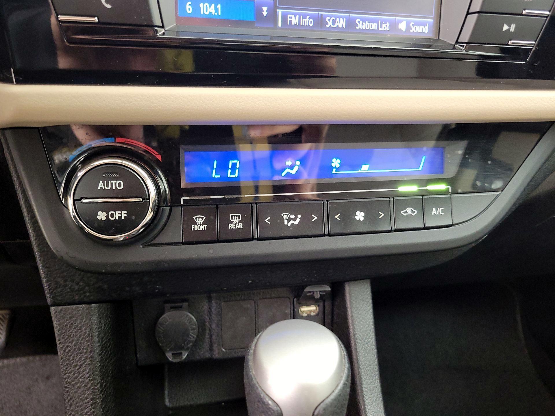 Thumbnail: 2014 Toyota Corolla - 16