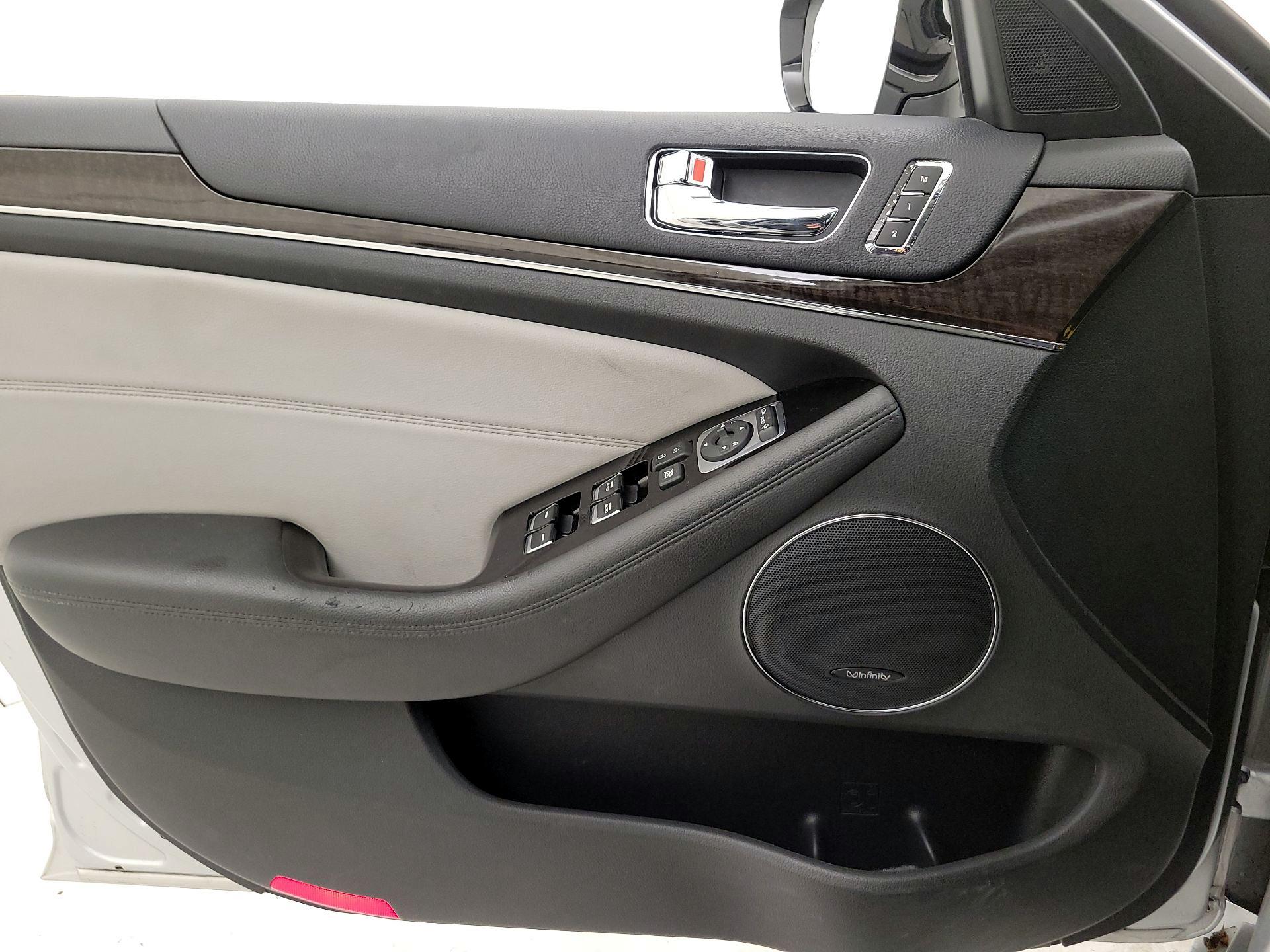 Thumbnail: 2016 Kia Cadenza - 12